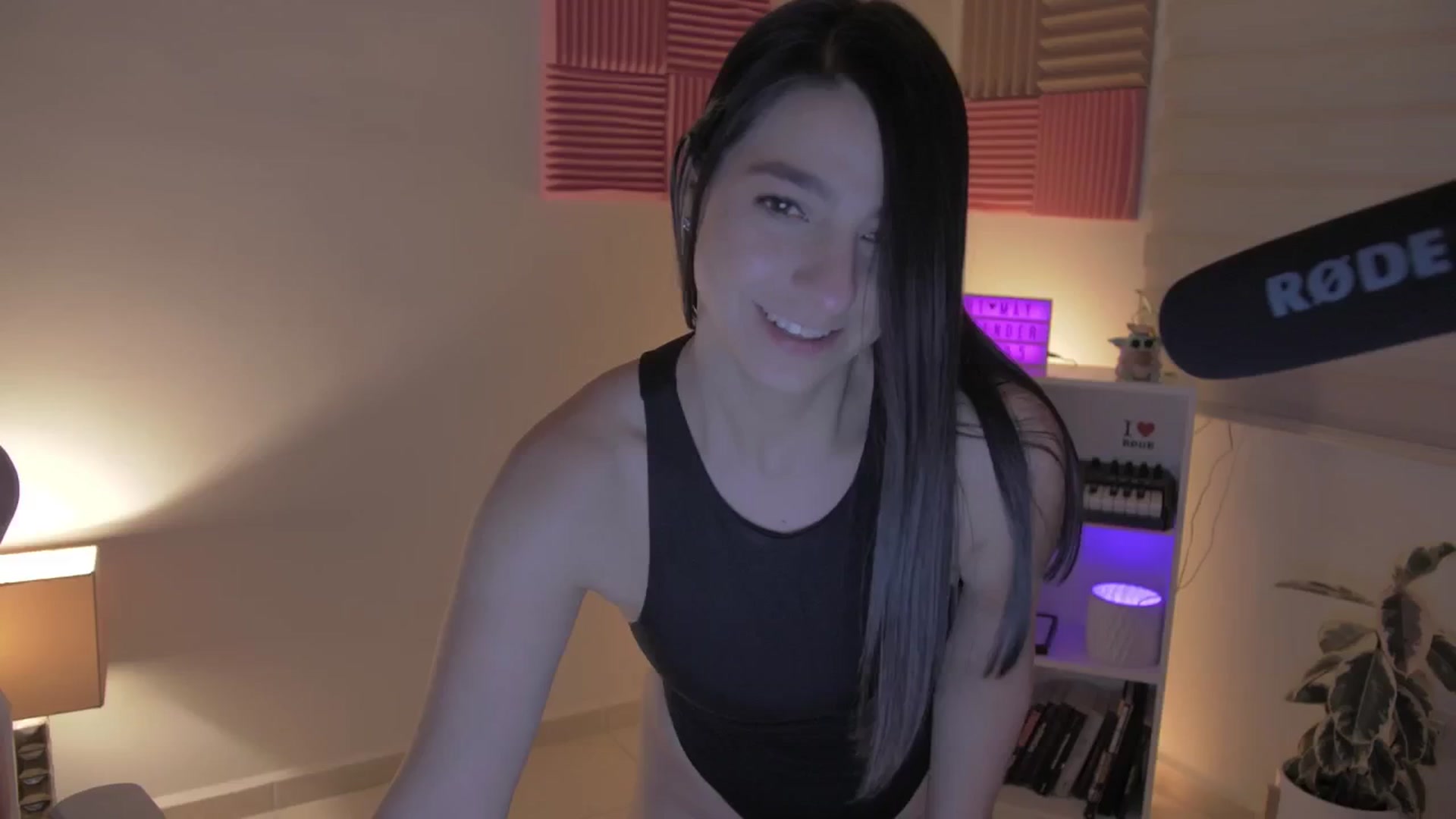 Gallery image thumbnail from anarossanna's myfreecams stream on, 05/28/2024, 04:04 image 8 of 20