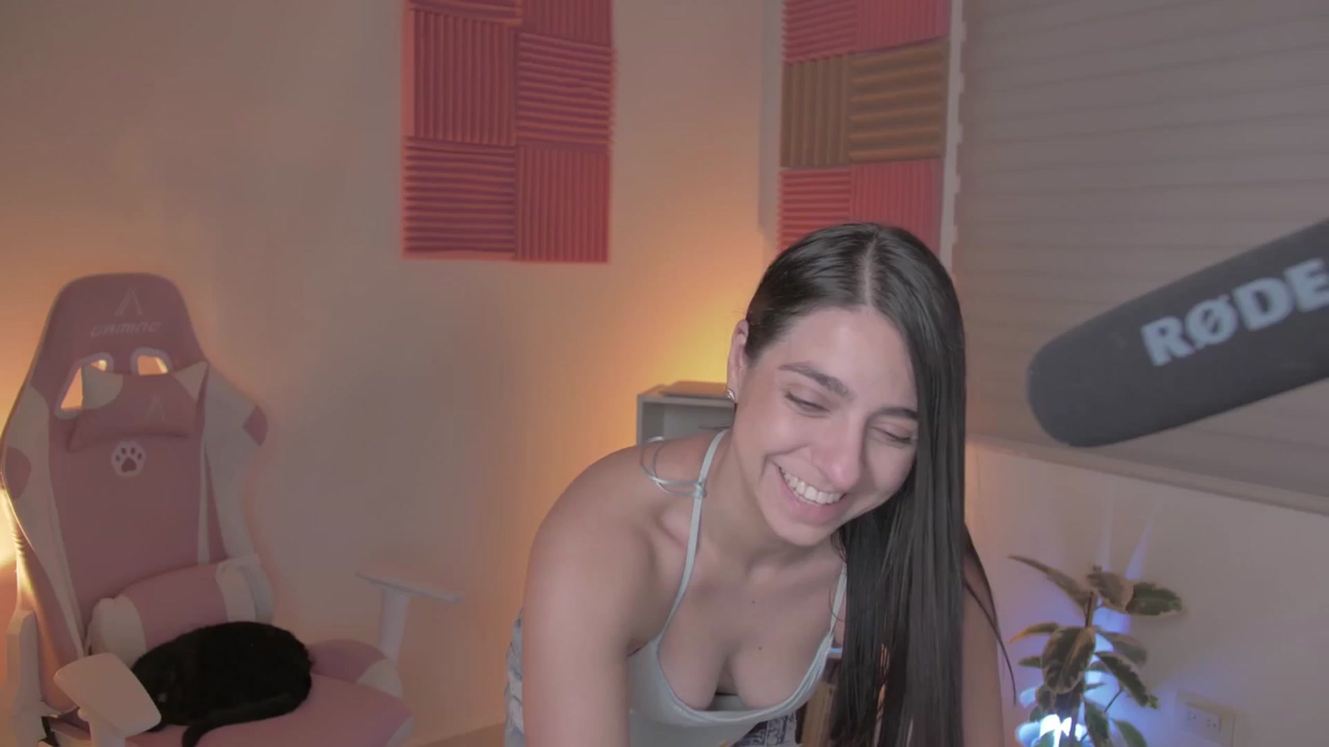 Gallery image thumbnail from anarossanna's myfreecams stream on, 06/02/2024, 06:18 image 7 of 20