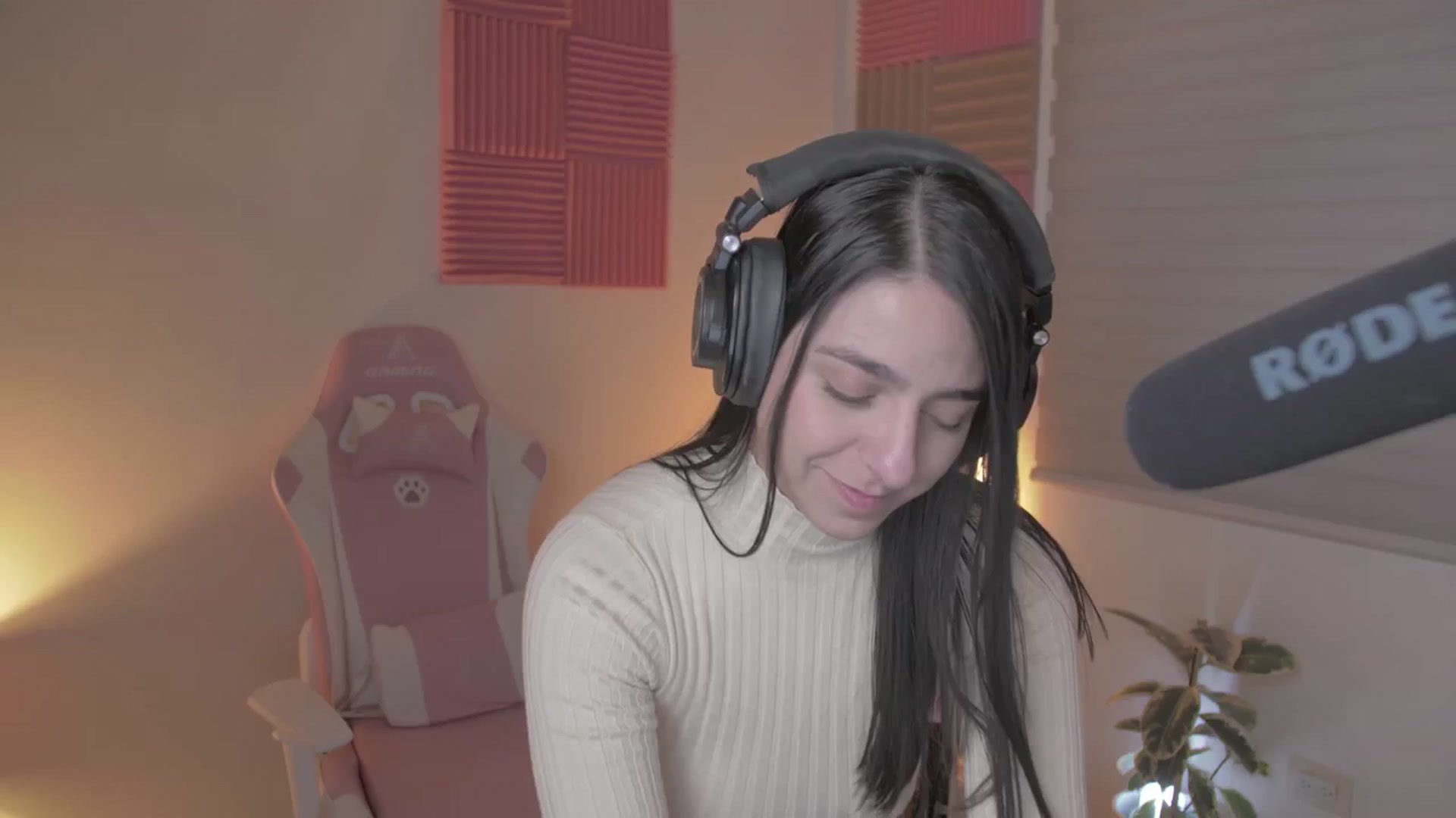 Gallery image thumbnail from anarossanna's myfreecams stream on, 06/02/2024, 06:18 image 19 of 20