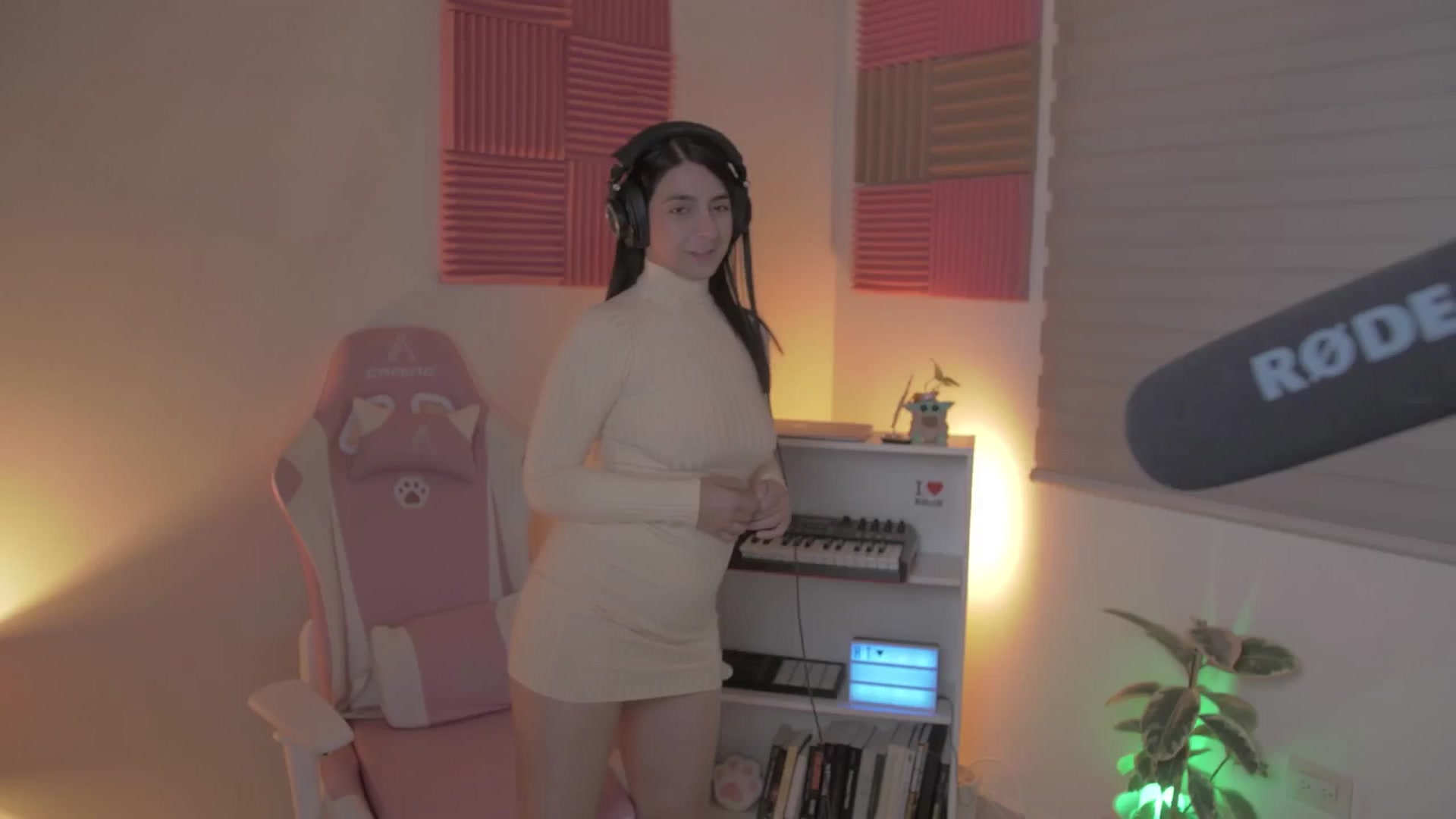 Gallery image thumbnail from anarossanna's myfreecams stream on, 06/02/2024, 06:18 image 18 of 20