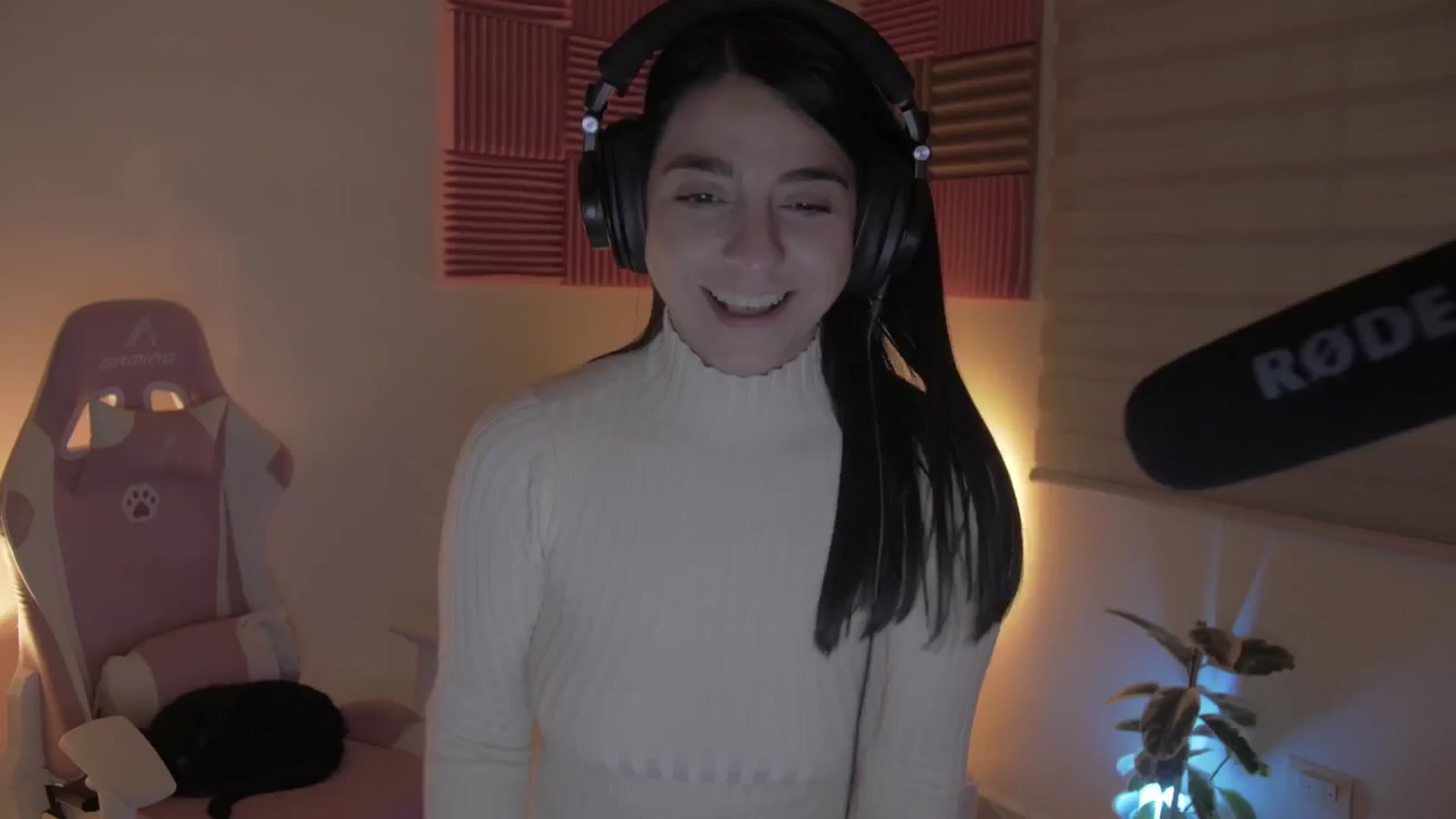 Gallery image thumbnail from anarossanna's myfreecams stream on, 06/02/2024, 06:18 image 12 of 20