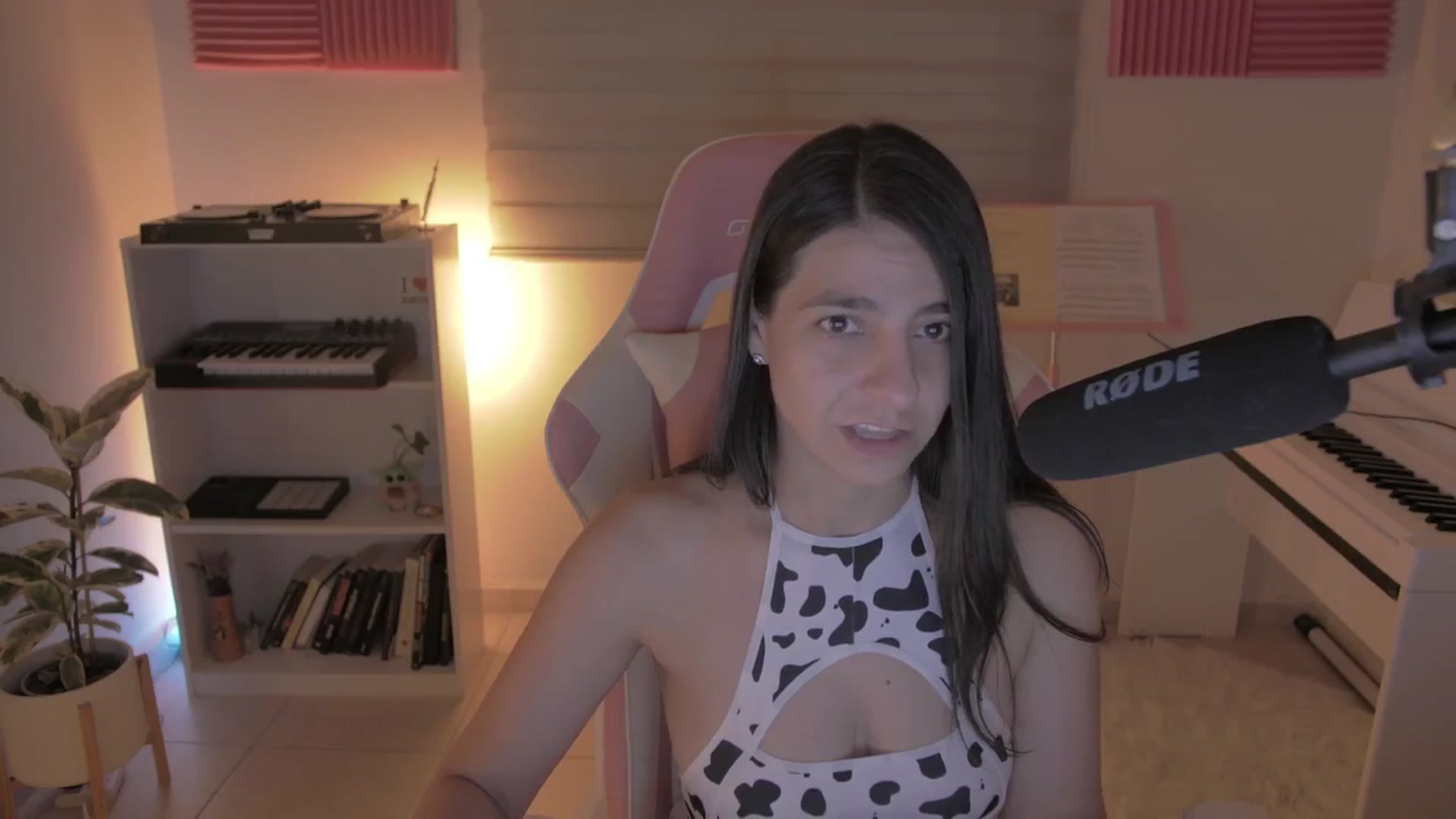 Gallery image thumbnail from anarossanna's myfreecams stream on, 06/11/2024, 04:14 image 20 of 20