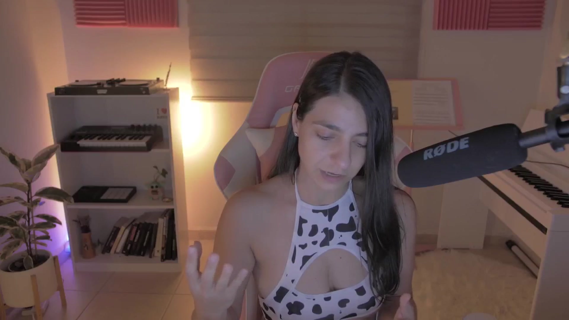 Gallery image thumbnail from anarossanna's myfreecams stream on, 06/11/2024, 04:14 image 16 of 20