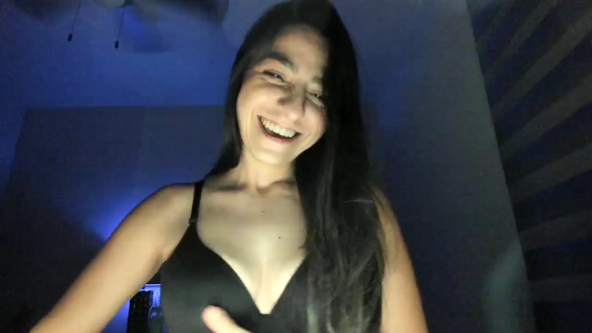 Gallery image thumbnail from anarossanna's myfreecams stream on, 07/09/2024, 04:42 image 9 of 20