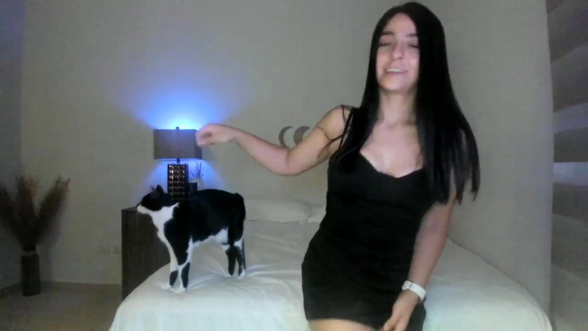Gallery image thumbnail from anarossanna's myfreecams stream on, 08/16/2024, 02:59 image 6 of 20