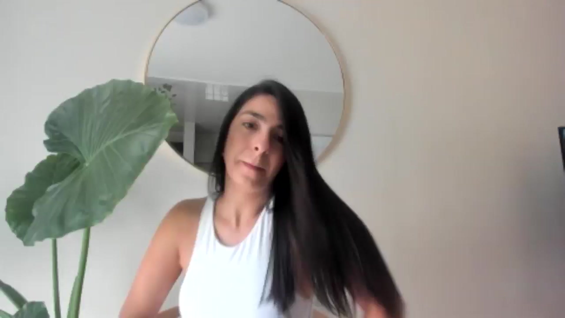 Gallery image thumbnail from anarossanna's myfreecams stream on, 08/16/2024, 17:45 image 8 of 20