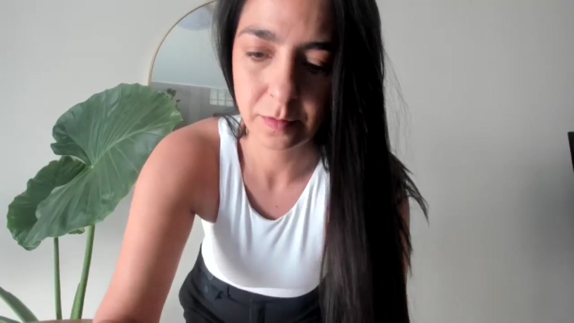Gallery image thumbnail from anarossanna's myfreecams stream on, 08/16/2024, 17:45 image 17 of 20