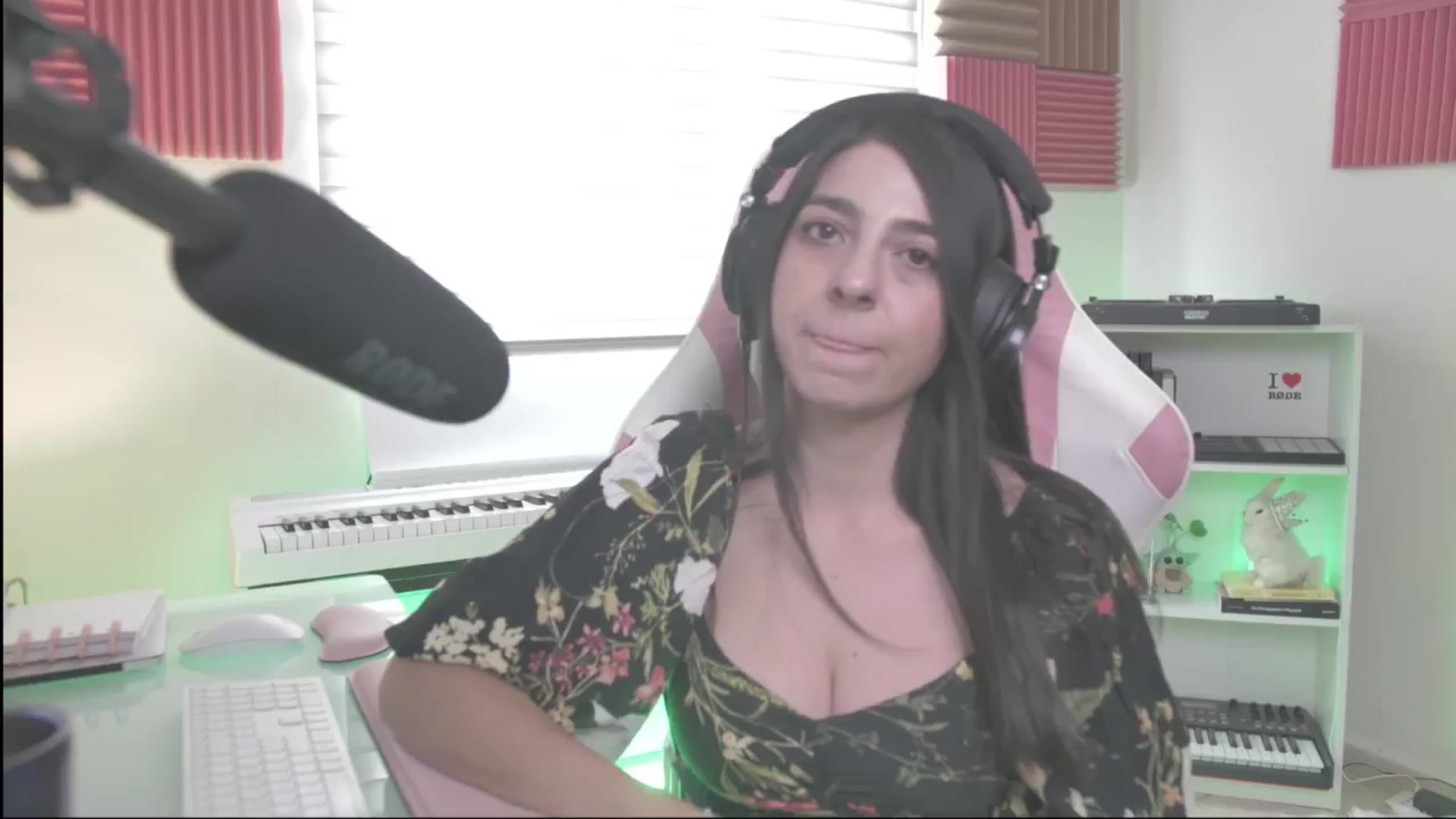 Gallery image thumbnail from anarossanna's myfreecams stream on, 08/31/2024, 20:40 image 16 of 20