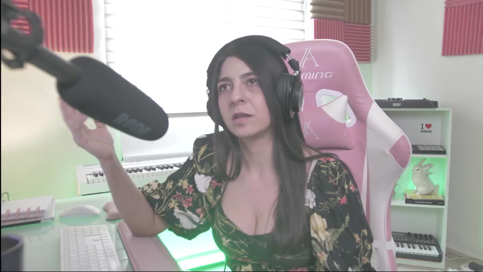 Gallery image thumbnail from anarossanna's myfreecams stream on, 08/31/2024, 20:40 image 14 of 20