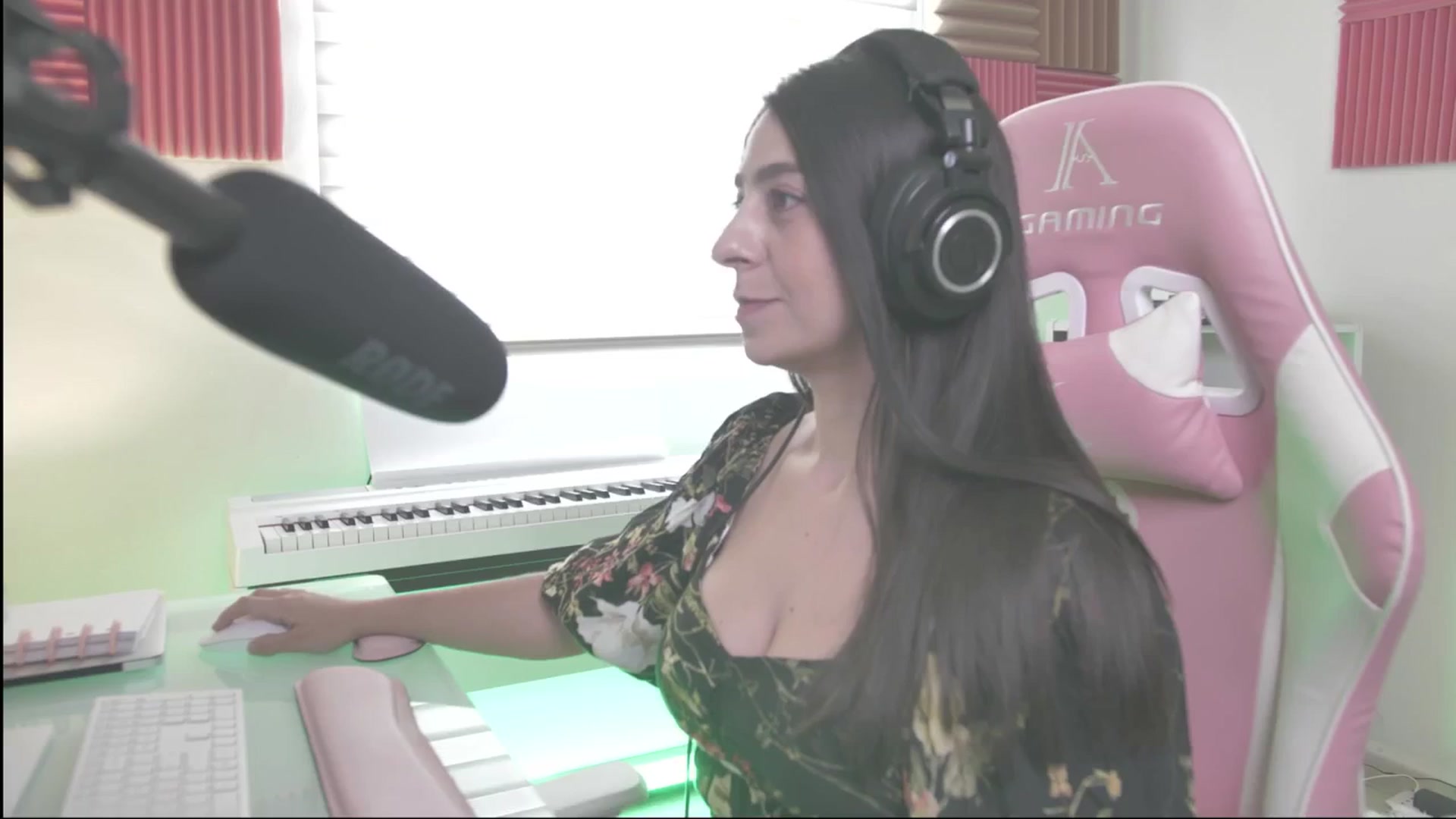 Gallery image thumbnail from anarossanna's myfreecams stream on, 08/31/2024, 20:40 image 1 of 20