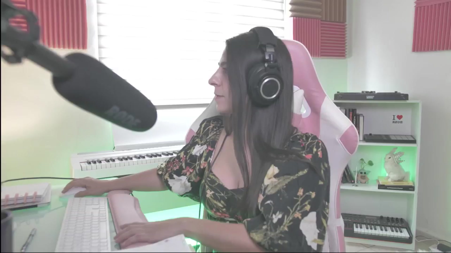 Gallery image thumbnail from anarossanna's myfreecams stream on, 08/31/2024, 21:39 image 3 of 20