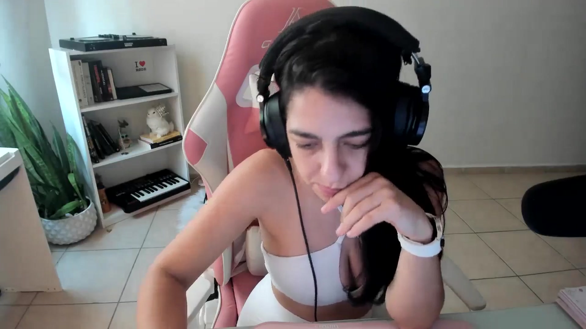 Gallery image thumbnail from anarossanna's myfreecams stream on, 09/03/2024, 17:41 image 18 of 20