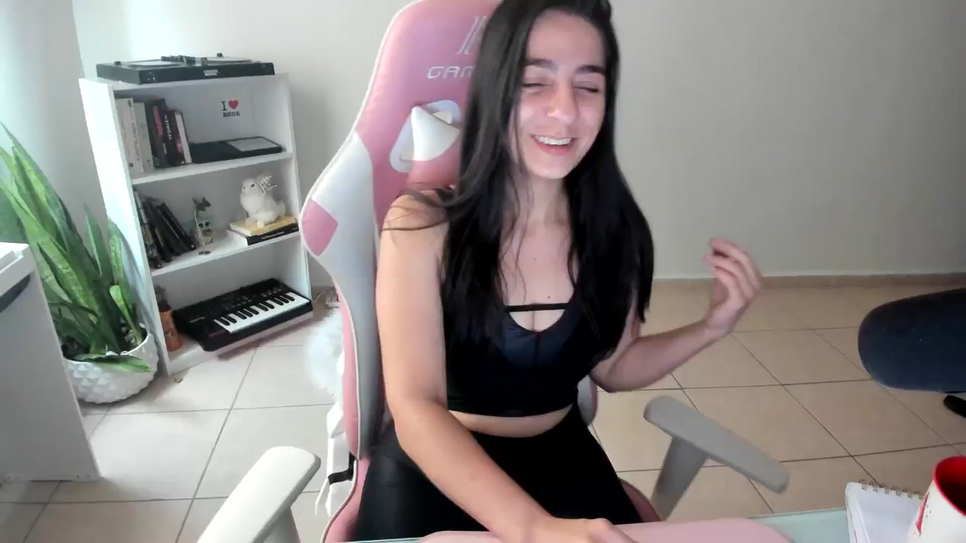 Gallery image thumbnail from anarossanna's myfreecams stream on, 09/05/2024, 16:10 image 9 of 20