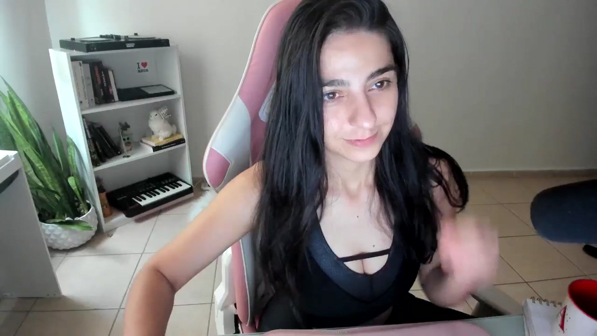 Gallery image thumbnail from anarossanna's myfreecams stream on, 09/05/2024, 16:10 image 2 of 20