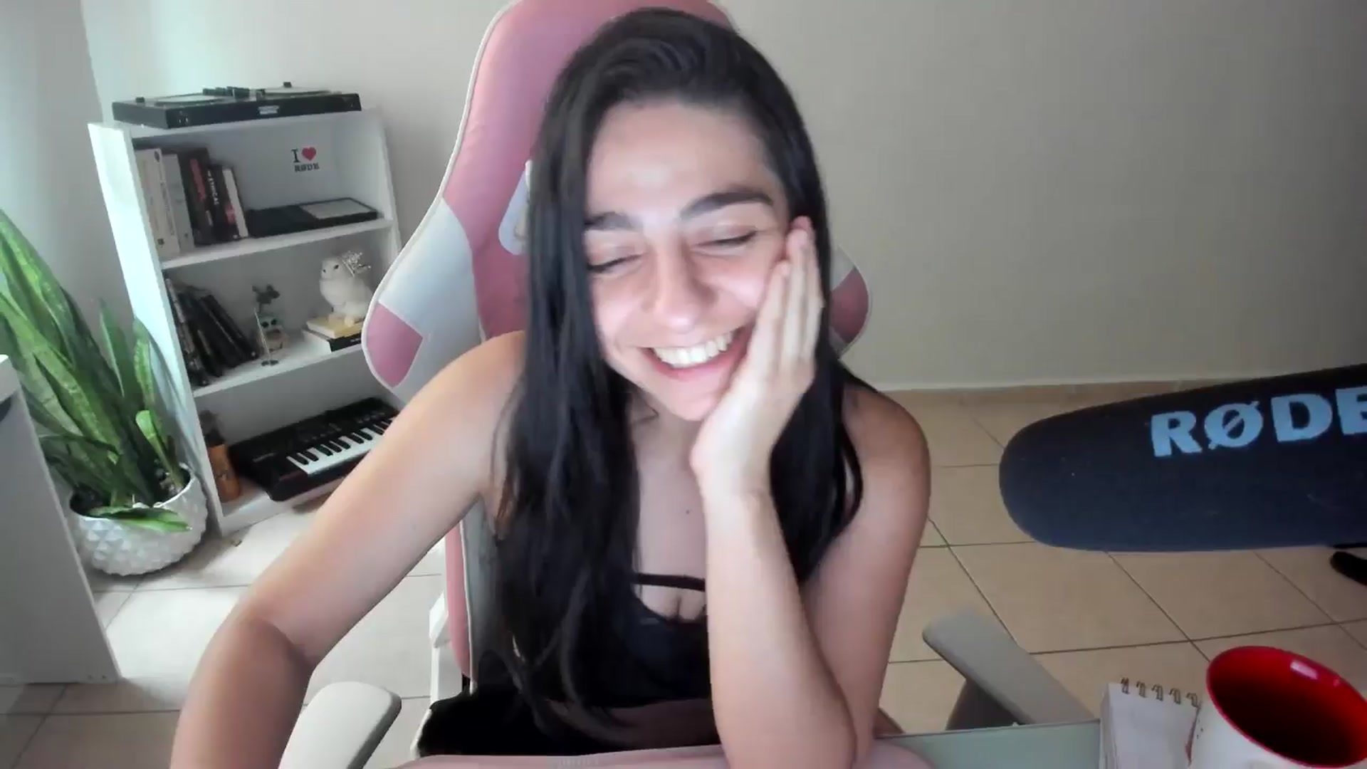 Gallery image thumbnail from anarossanna's myfreecams stream on, 09/05/2024, 16:10 image 20 of 20