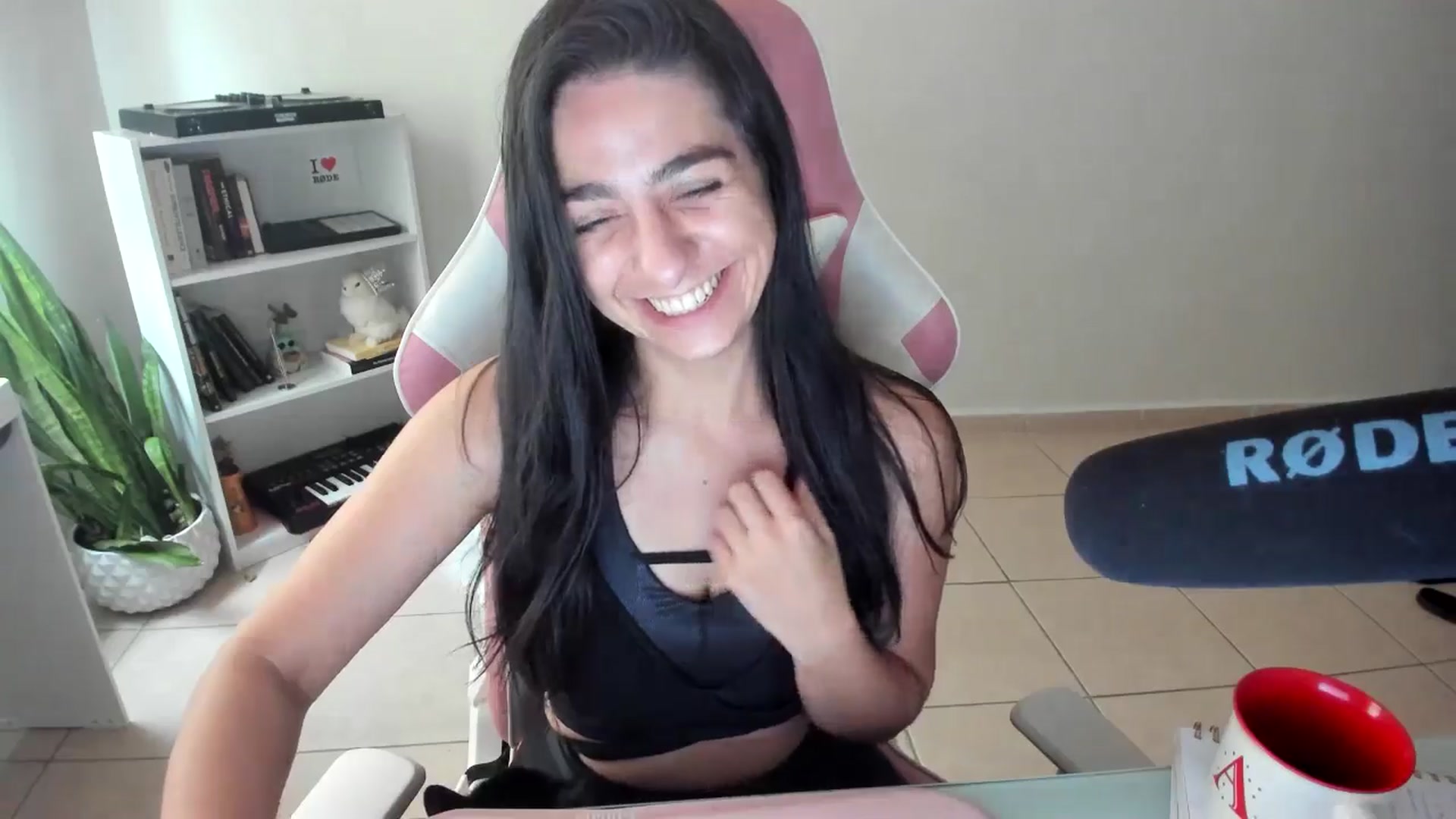 Gallery image thumbnail from anarossanna's myfreecams stream on, 09/05/2024, 16:10 image 18 of 20
