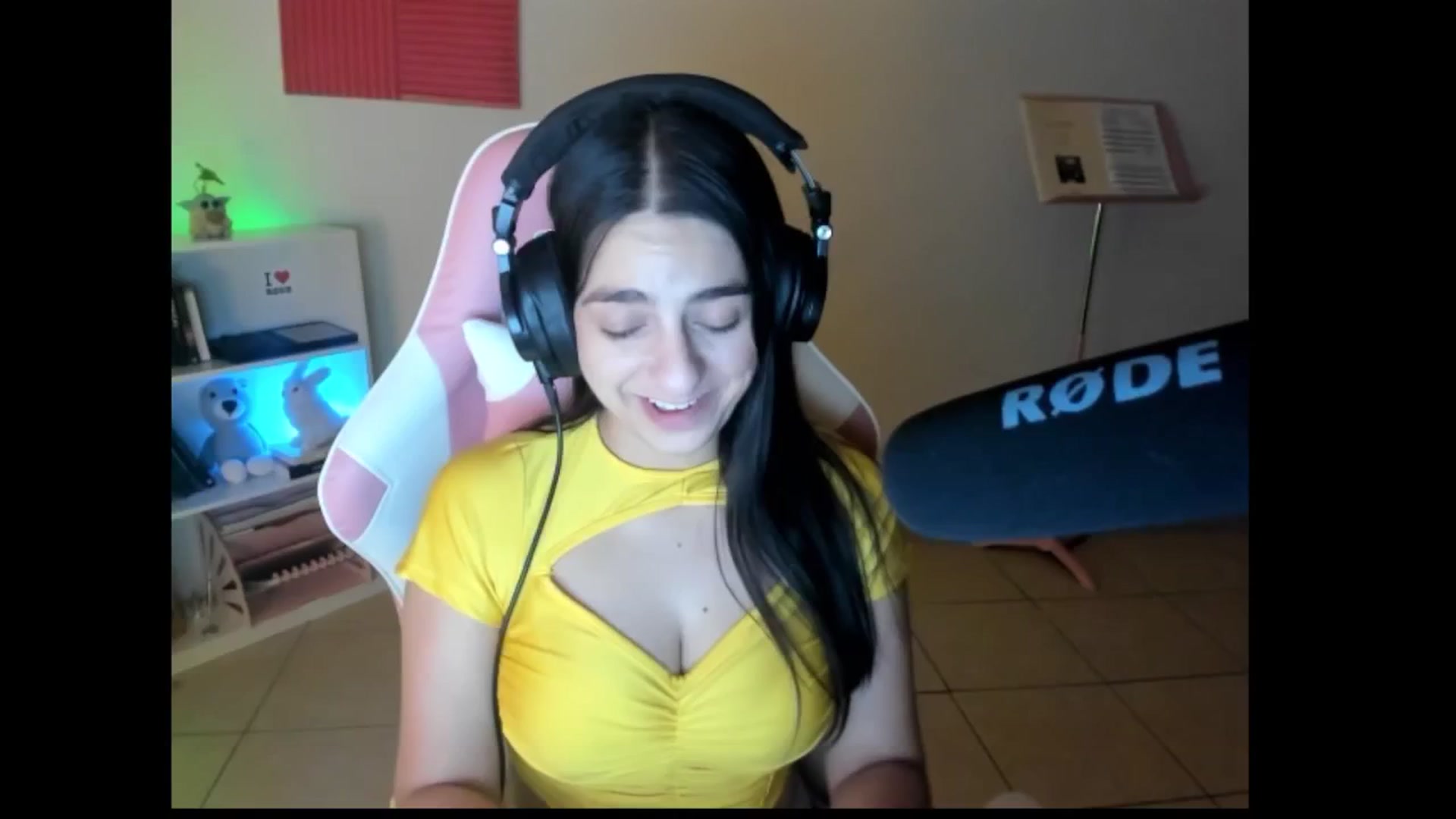 Gallery image thumbnail from anarossanna's myfreecams stream on, 09/09/2024, 04:49 image 2 of 20