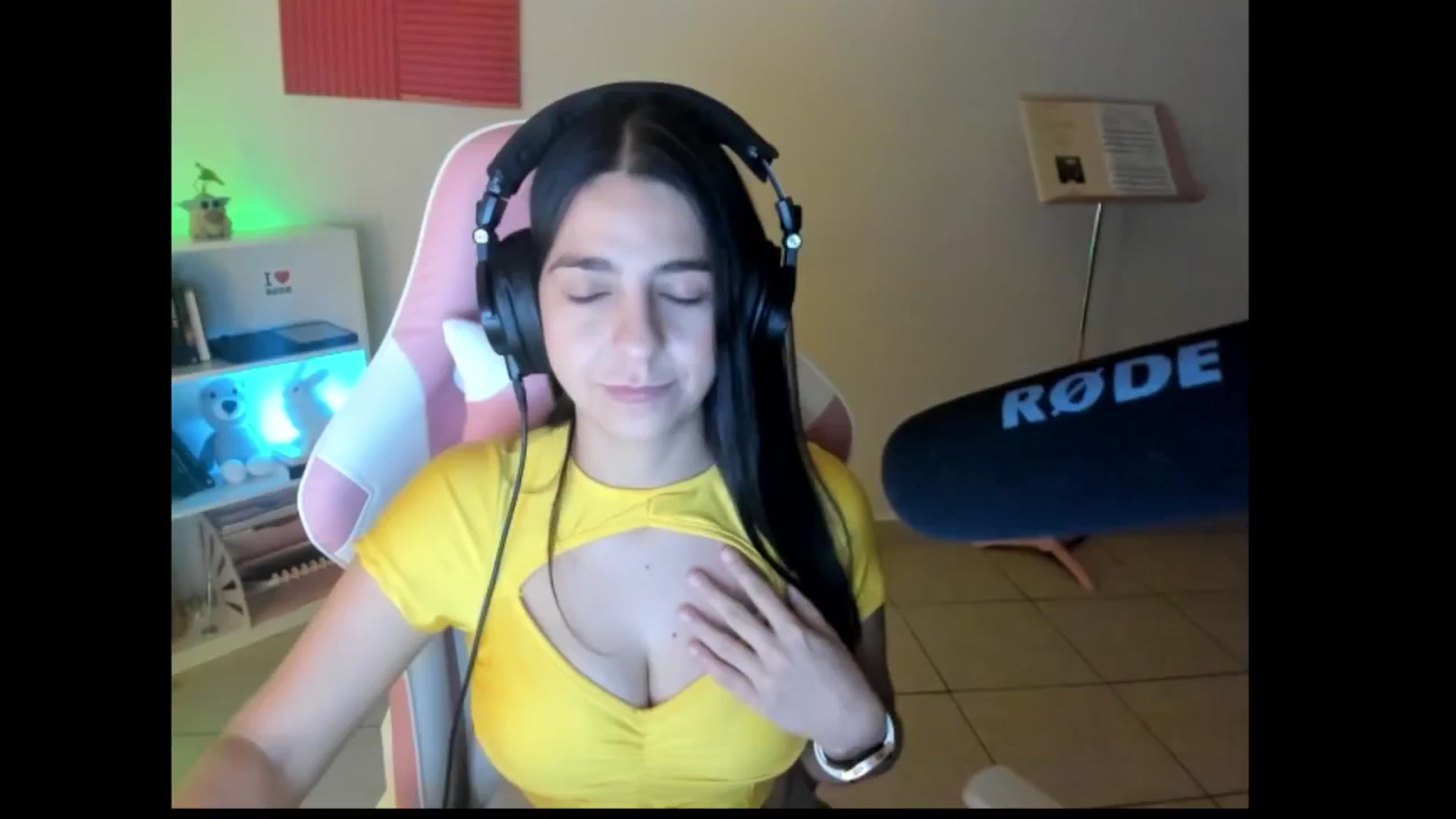 Gallery image thumbnail from anarossanna's myfreecams stream on, 09/09/2024, 04:49 image 6 of 20