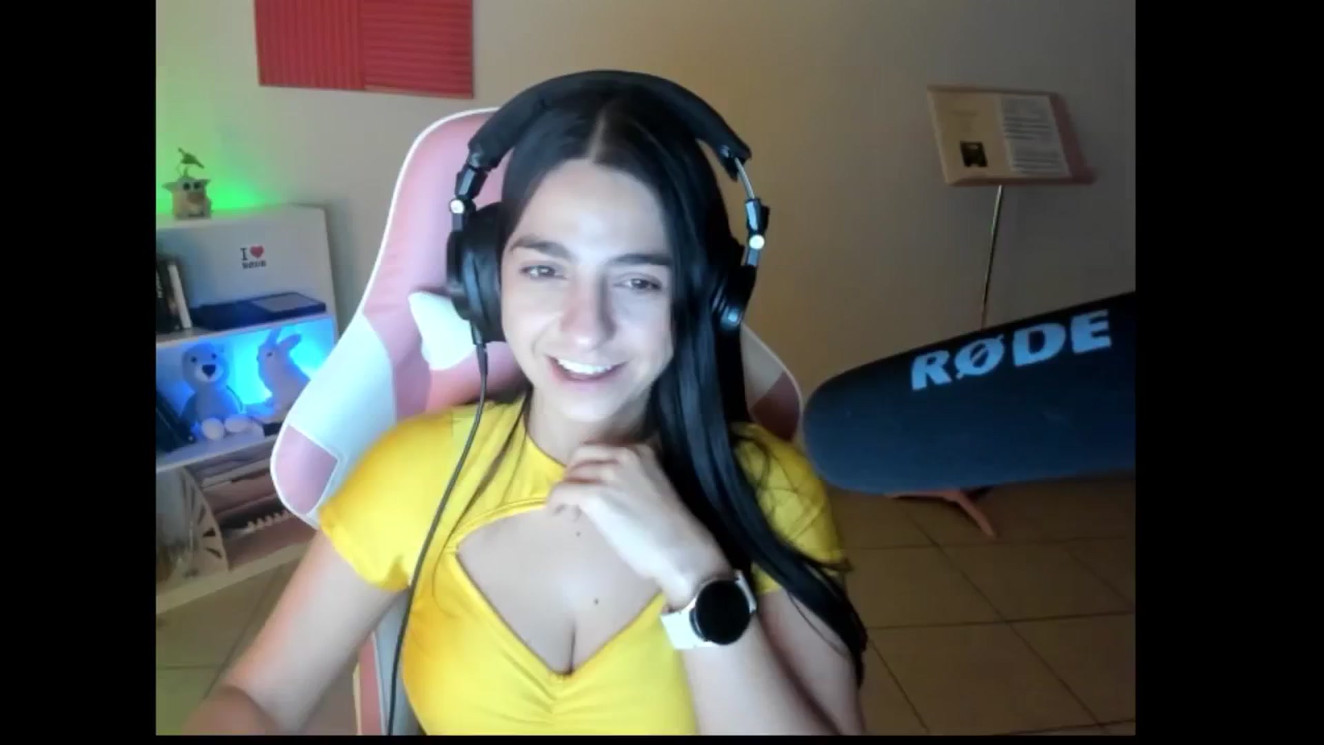 Gallery image thumbnail from anarossanna's myfreecams stream on, 09/09/2024, 04:49 image 10 of 20