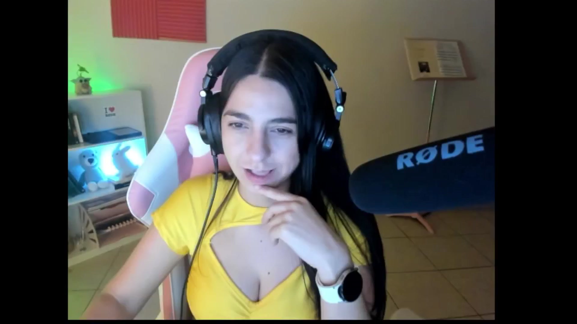 Gallery image thumbnail from anarossanna's myfreecams stream on, 09/09/2024, 04:49 image 14 of 20