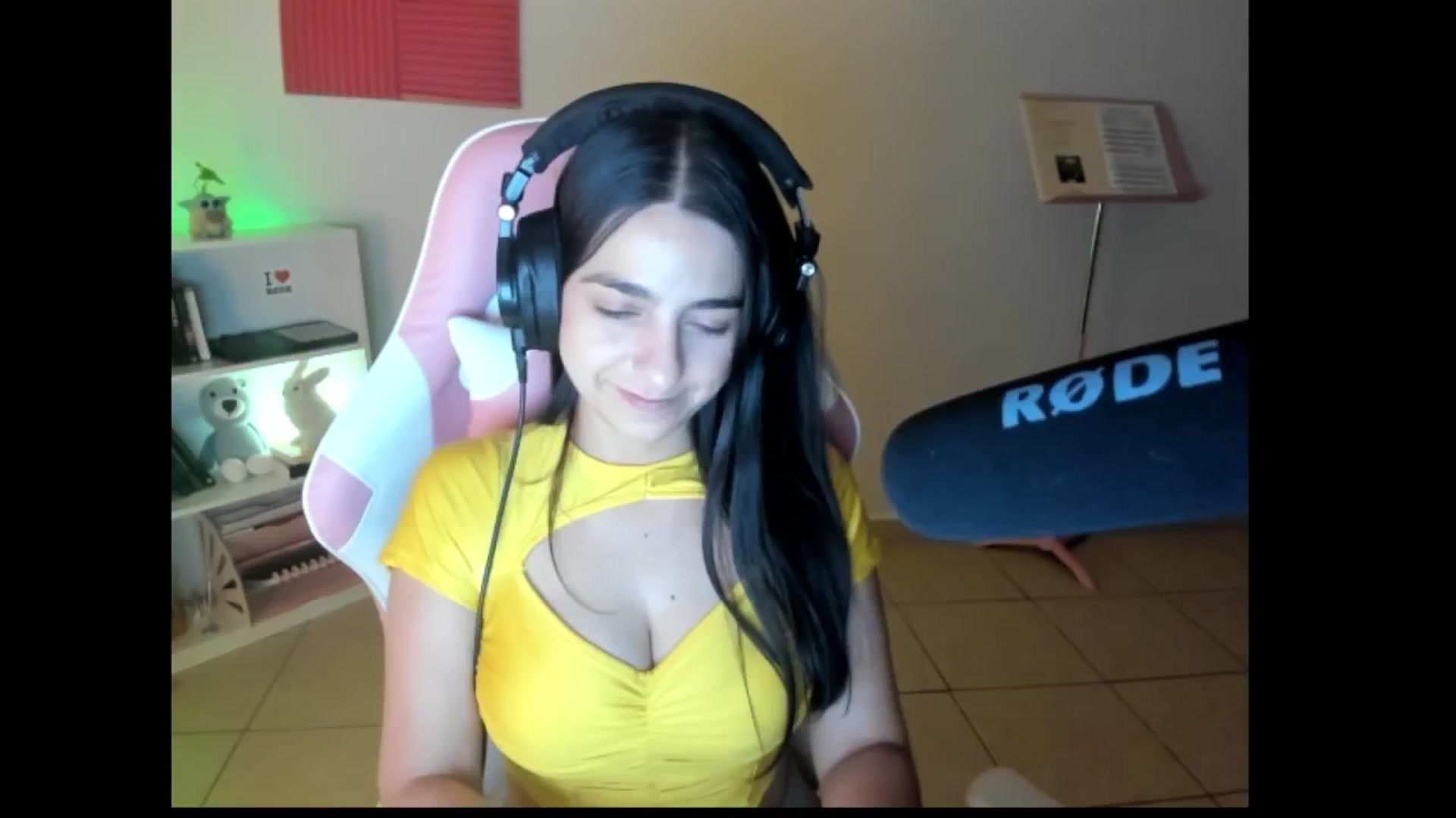 Gallery image thumbnail from anarossanna's myfreecams stream on, 09/09/2024, 04:49 image 7 of 20