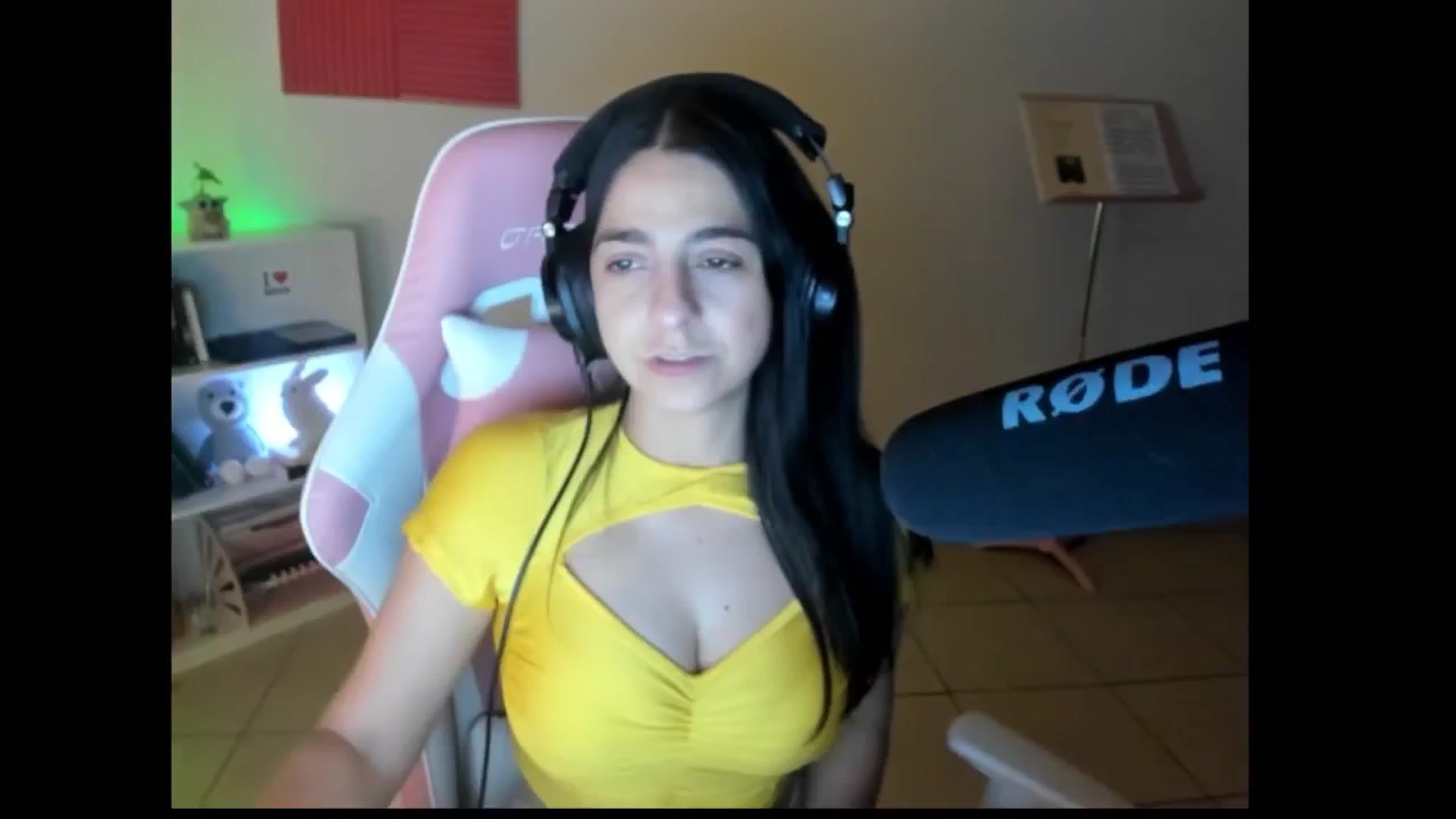 Gallery image thumbnail from anarossanna's myfreecams stream on, 09/09/2024, 04:49 image 11 of 20