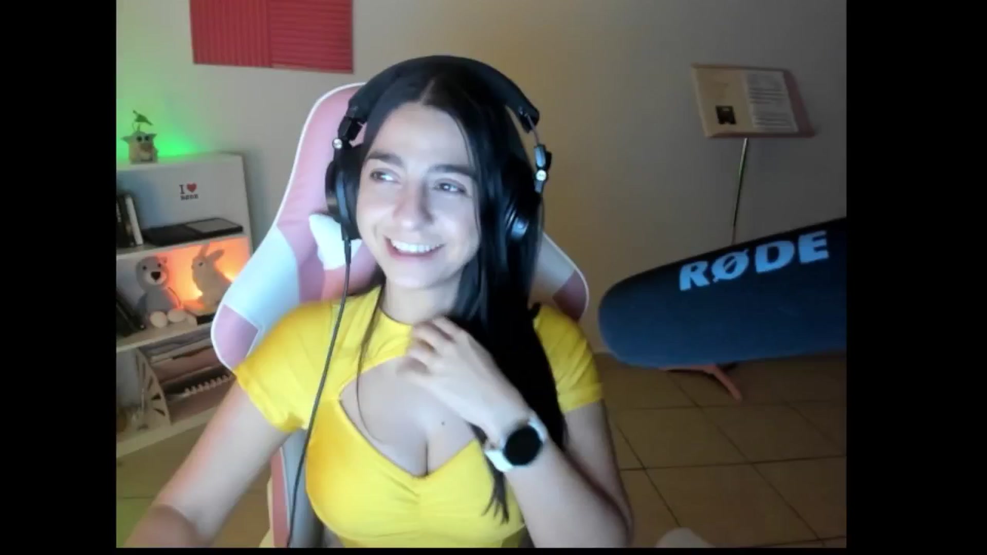 Gallery image thumbnail from anarossanna's myfreecams stream on, 09/09/2024, 04:49 image 8 of 20