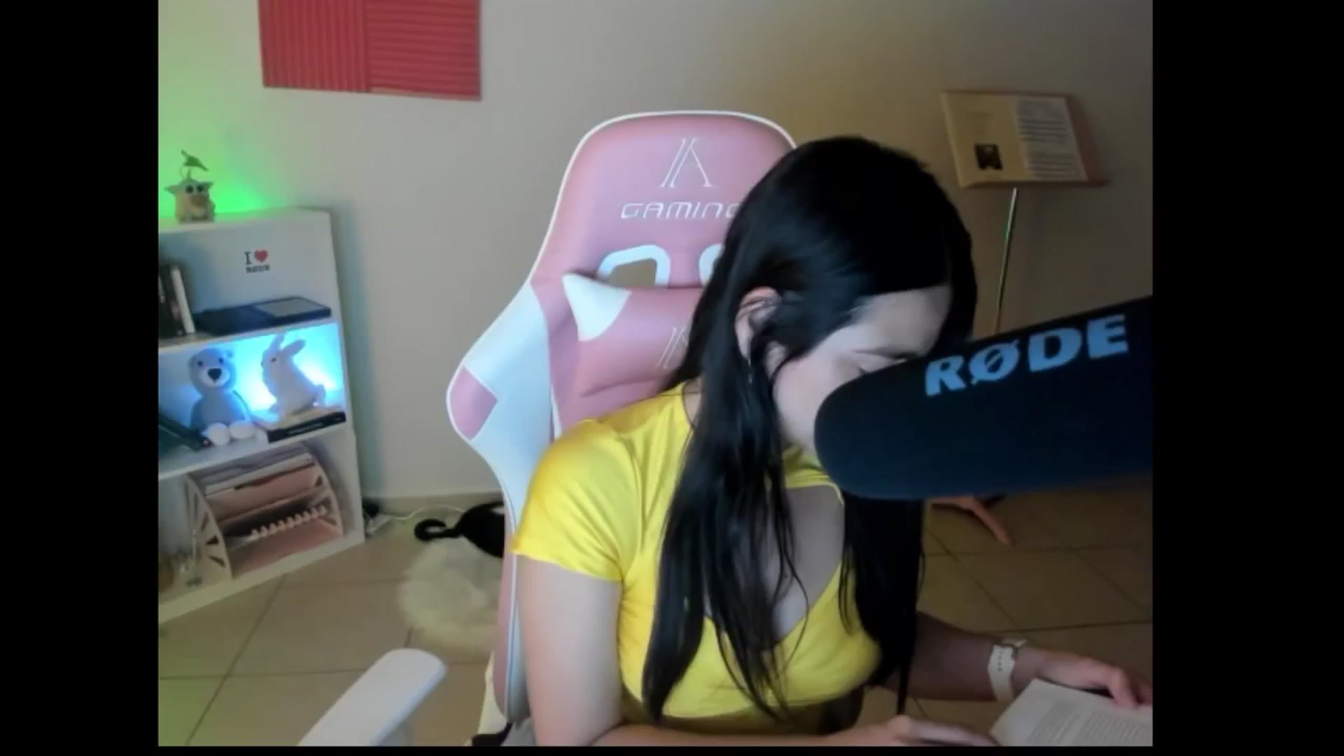 Gallery image thumbnail from anarossanna's myfreecams stream on, 09/09/2024, 04:49 image 18 of 20