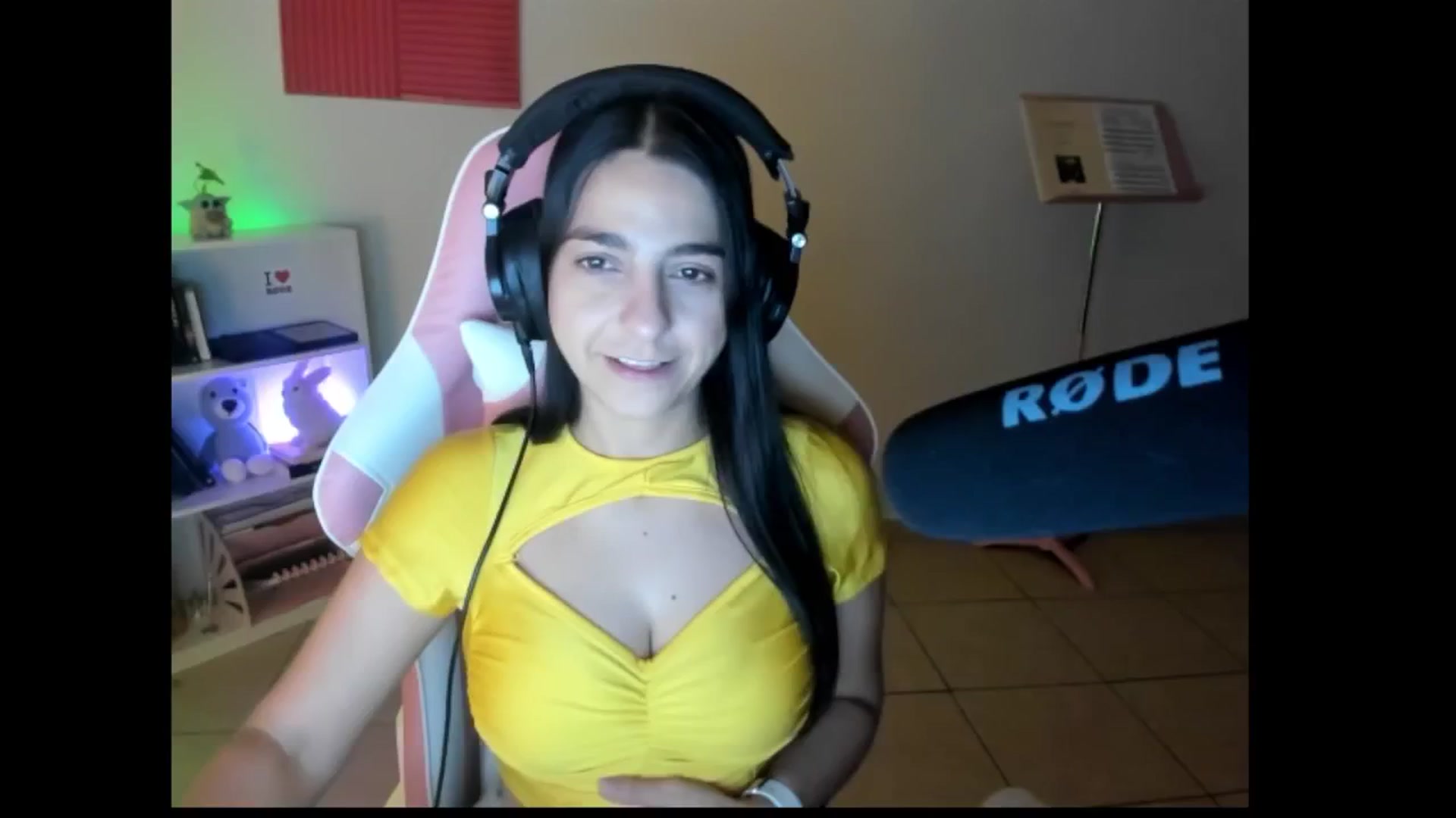 Gallery image thumbnail from anarossanna's myfreecams stream on, 09/09/2024, 04:49 image 1 of 20