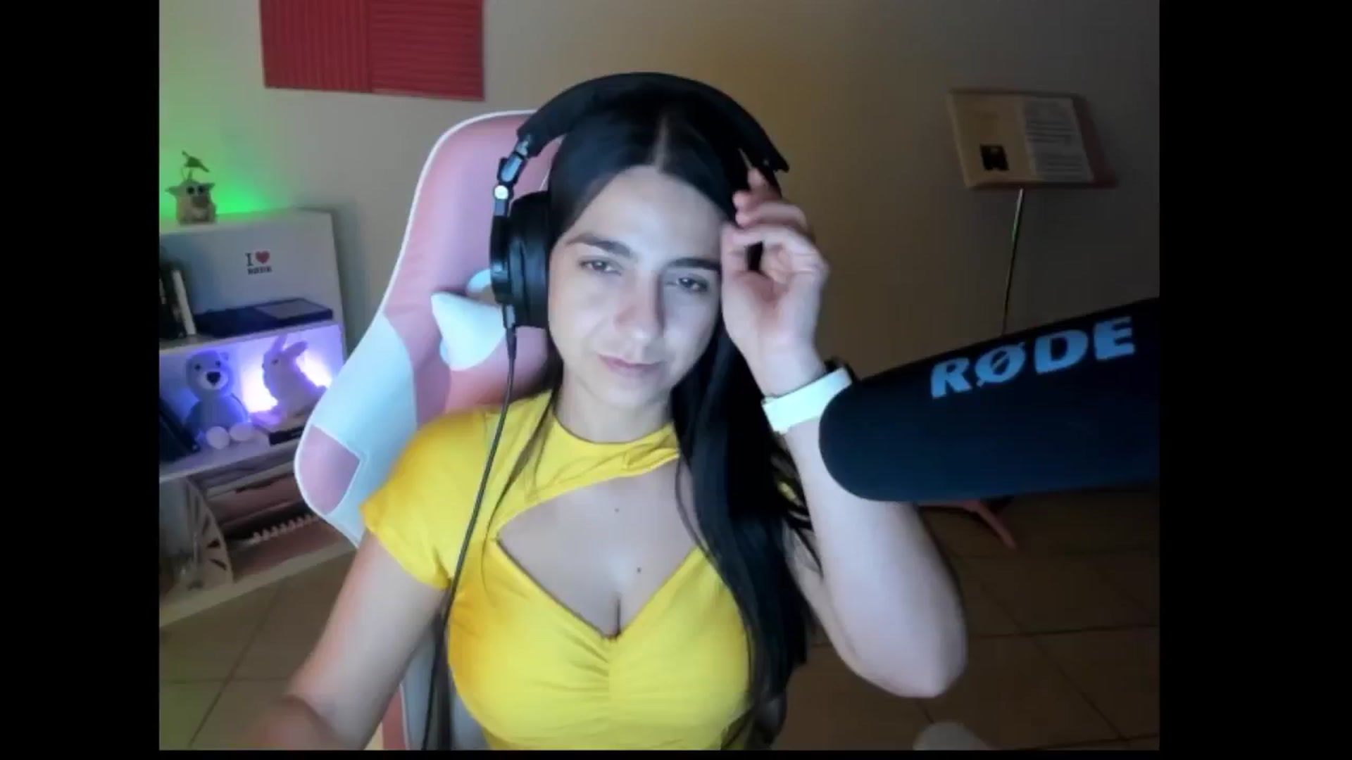 Gallery image thumbnail from anarossanna's myfreecams stream on, 09/09/2024, 04:49 image 12 of 20