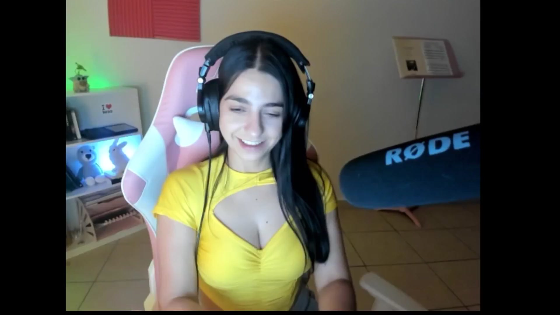 Gallery image thumbnail from anarossanna's myfreecams stream on, 09/09/2024, 04:49 image 9 of 20