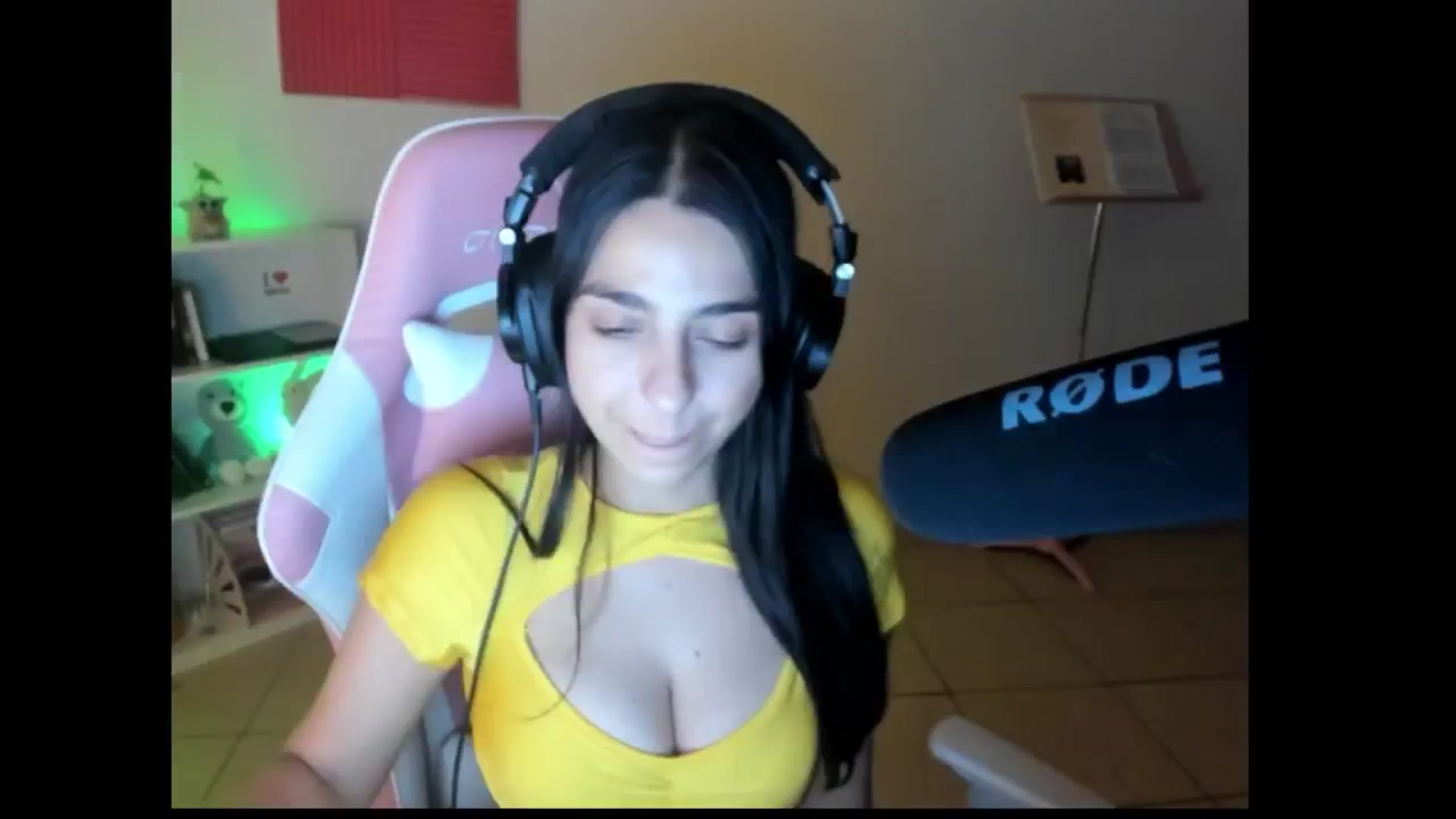 Gallery image thumbnail from anarossanna's myfreecams stream on, 09/09/2024, 04:49 image 16 of 20