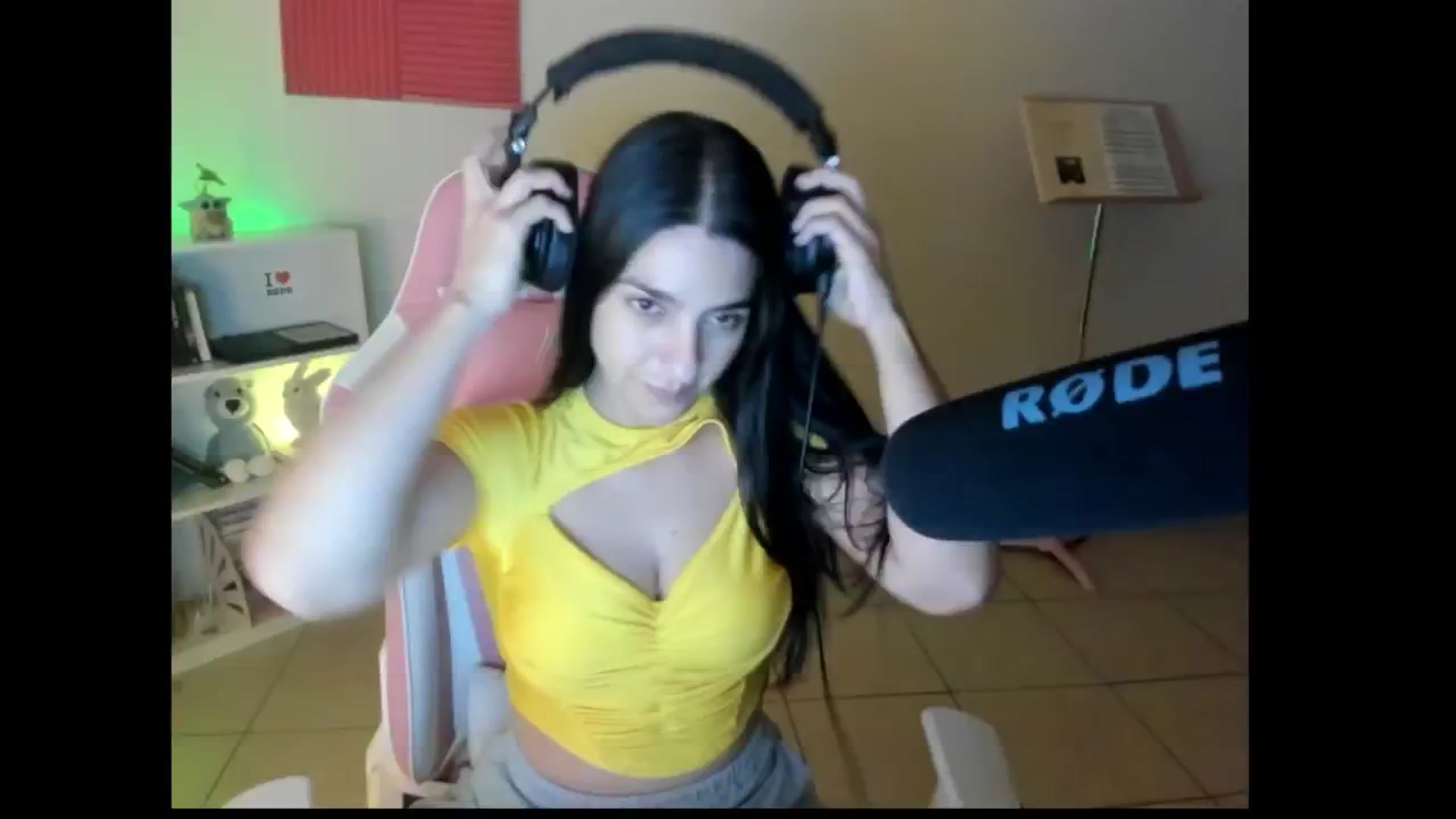 Gallery image thumbnail from anarossanna's myfreecams stream on, 09/09/2024, 05:14 image 2 of 20