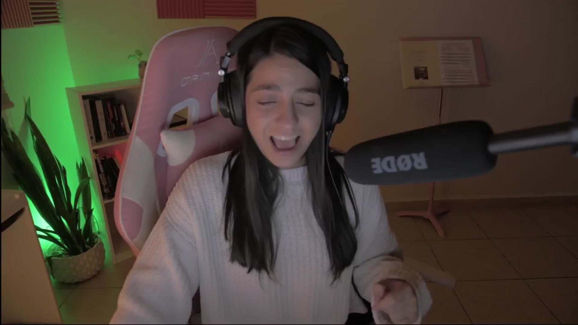 Gallery image thumbnail from anarossanna's myfreecams stream on, 09/23/2024, 05:56 image 5 of 20