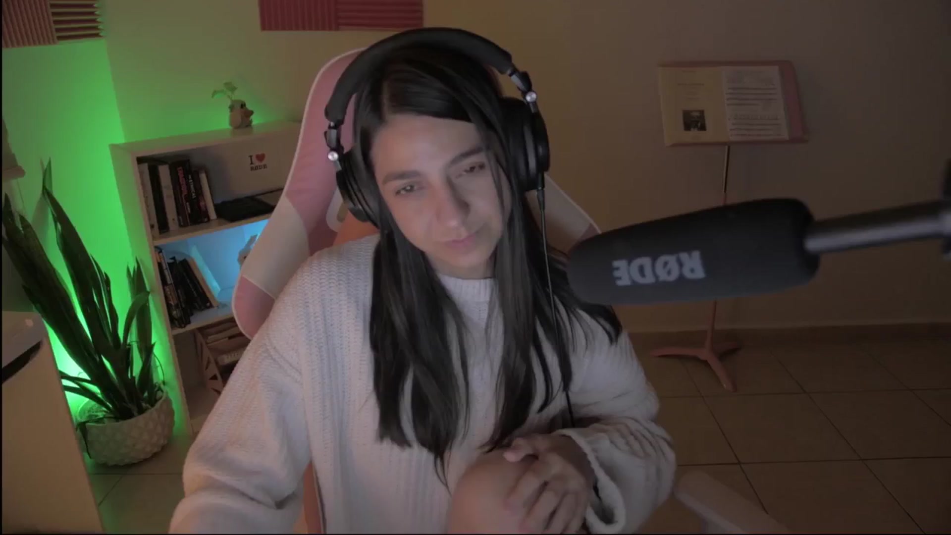 Gallery image thumbnail from anarossanna's myfreecams stream on, 09/23/2024, 05:56 image 11 of 20