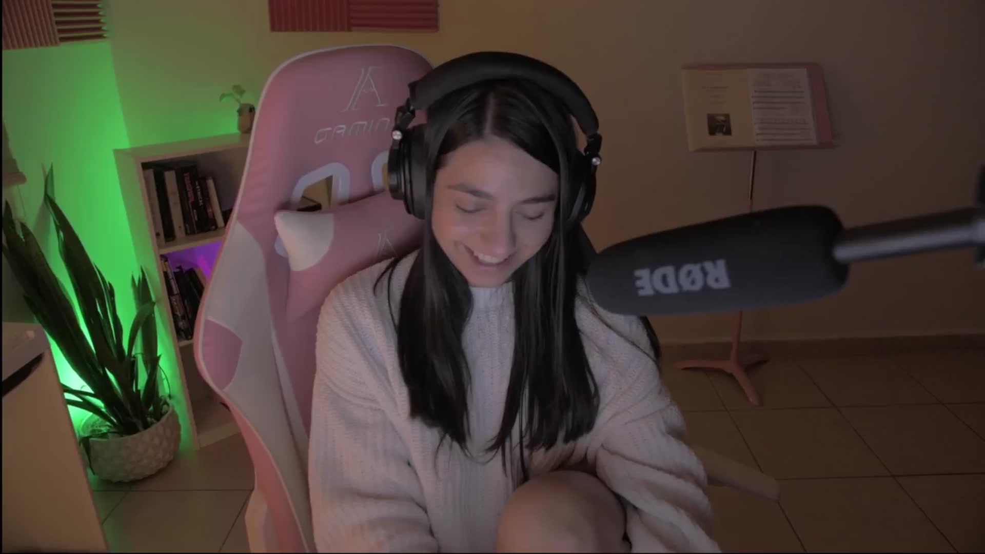 Gallery image thumbnail from anarossanna's myfreecams stream on, 09/23/2024, 05:56 image 6 of 20
