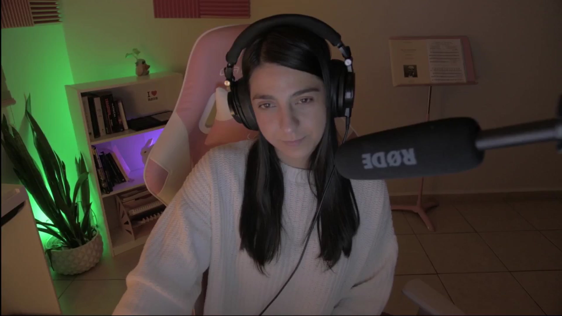 Gallery image thumbnail from anarossanna's myfreecams stream on, 09/23/2024, 05:56 image 19 of 20