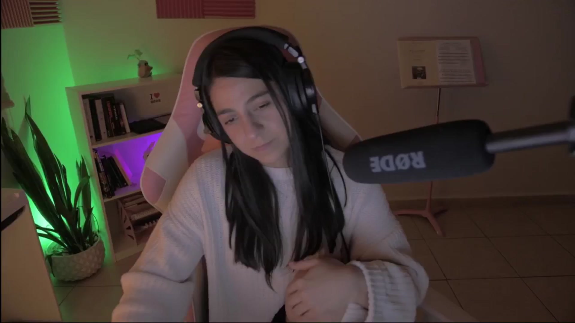 Gallery image thumbnail from anarossanna's myfreecams stream on, 09/23/2024, 05:56 image 14 of 20