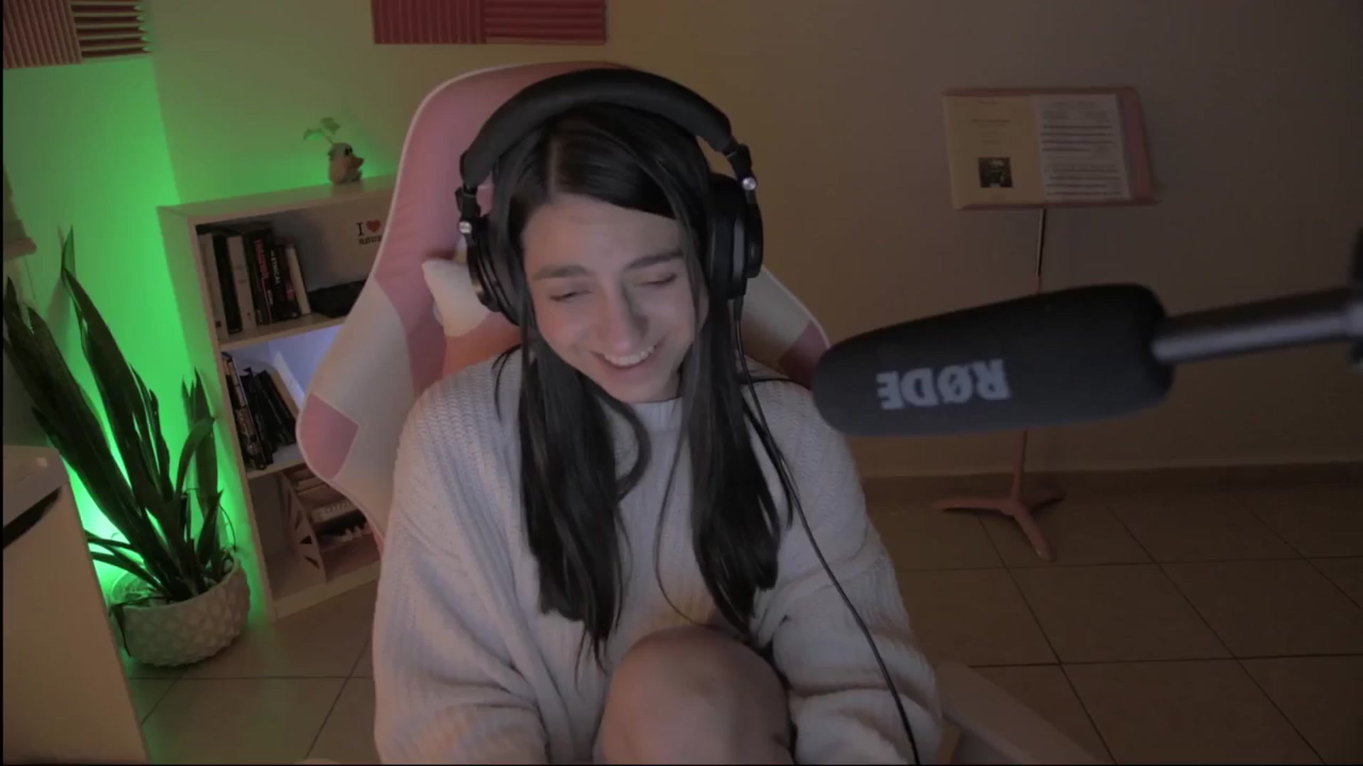 Gallery image thumbnail from anarossanna's myfreecams stream on, 09/23/2024, 05:56 image 8 of 20