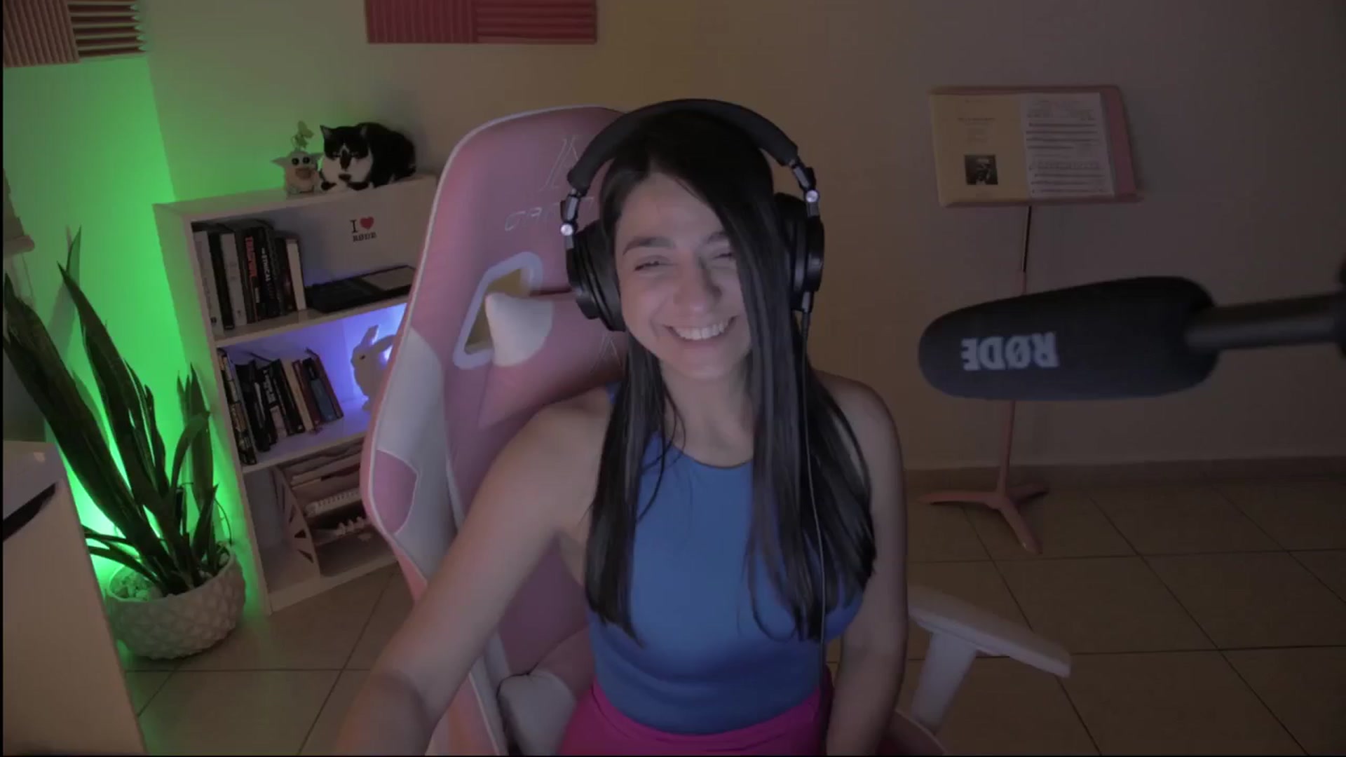 Gallery image thumbnail from anarossanna's myfreecams stream on, 09/25/2024, 04:08 image 3 of 20