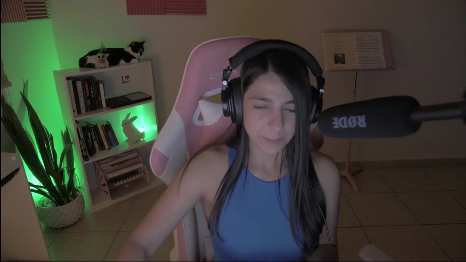 Gallery image thumbnail from anarossanna's myfreecams stream on, 09/25/2024, 04:08 image 11 of 20