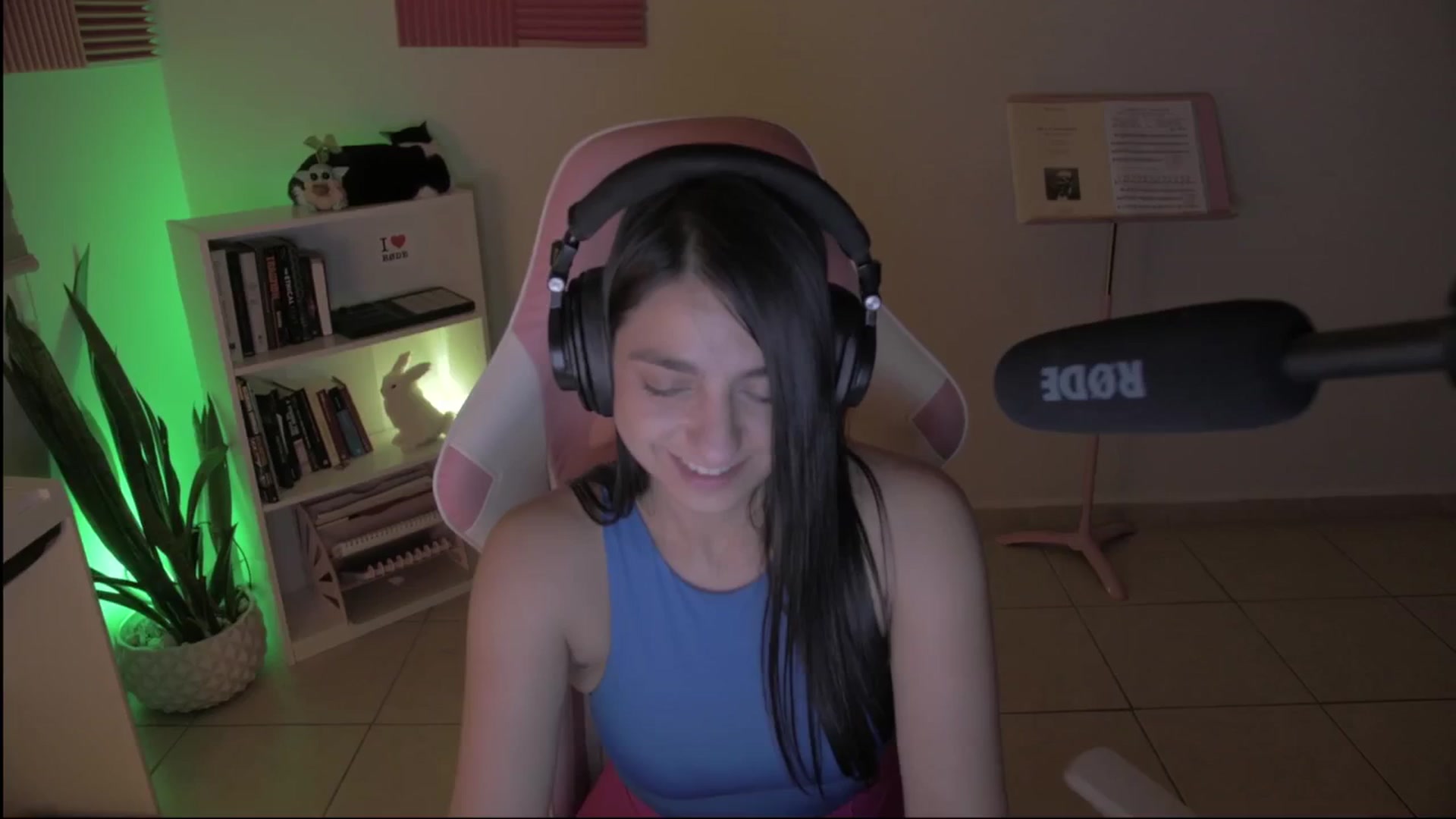 Gallery image thumbnail from anarossanna's myfreecams stream on, 09/25/2024, 04:08 image 4 of 20