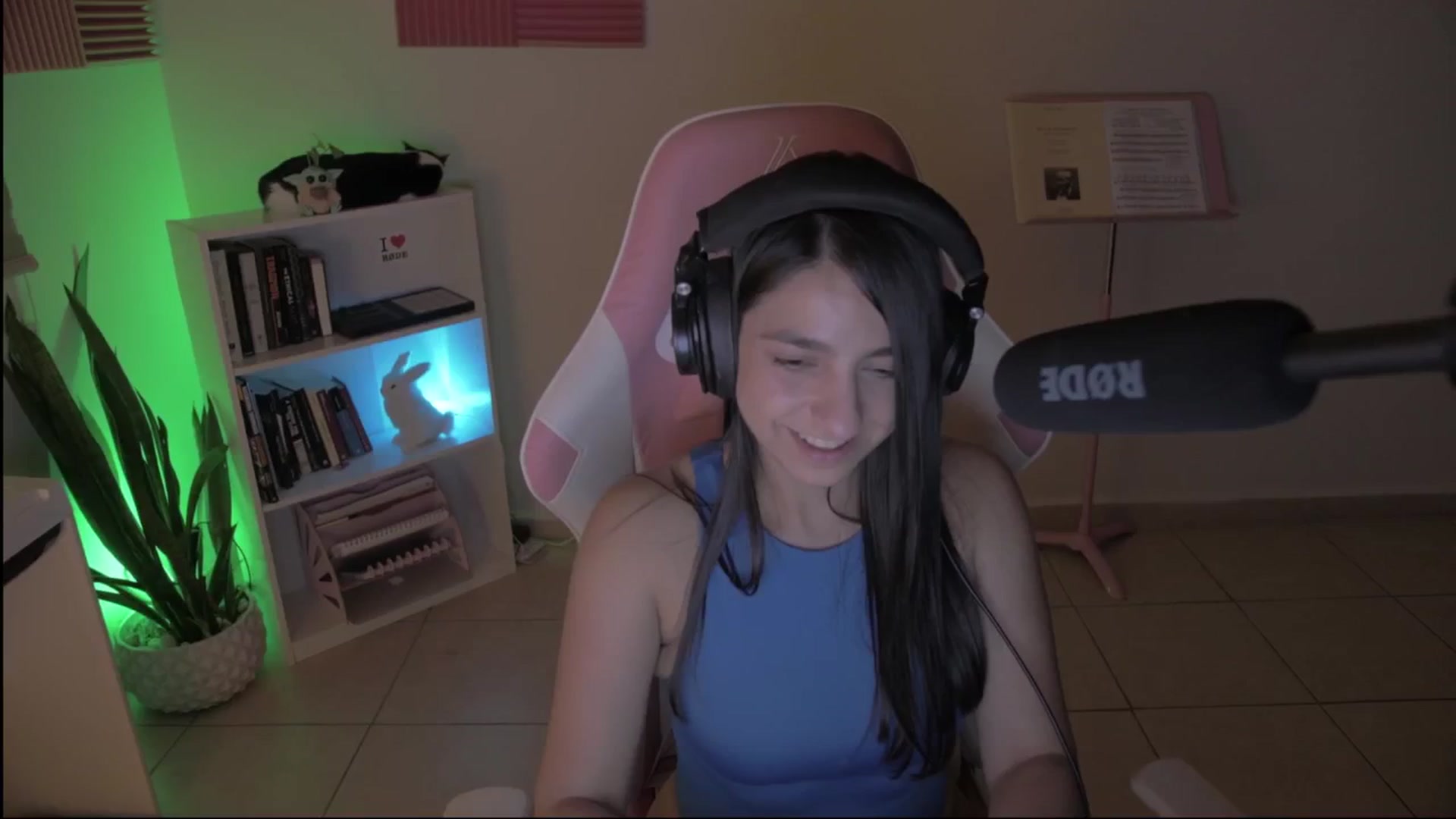 Gallery image thumbnail from anarossanna's myfreecams stream on, 09/25/2024, 04:08 image 18 of 20