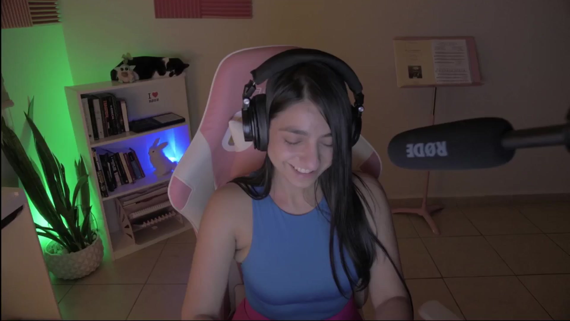 Gallery image thumbnail from anarossanna's myfreecams stream on, 09/25/2024, 04:08 image 5 of 20