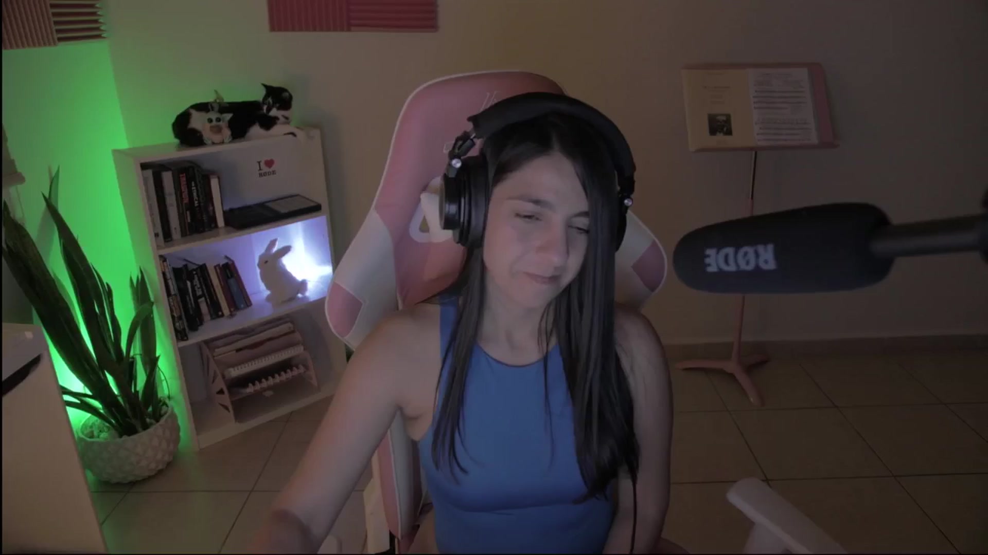 Gallery image thumbnail from anarossanna's myfreecams stream on, 09/25/2024, 04:08 image 12 of 20