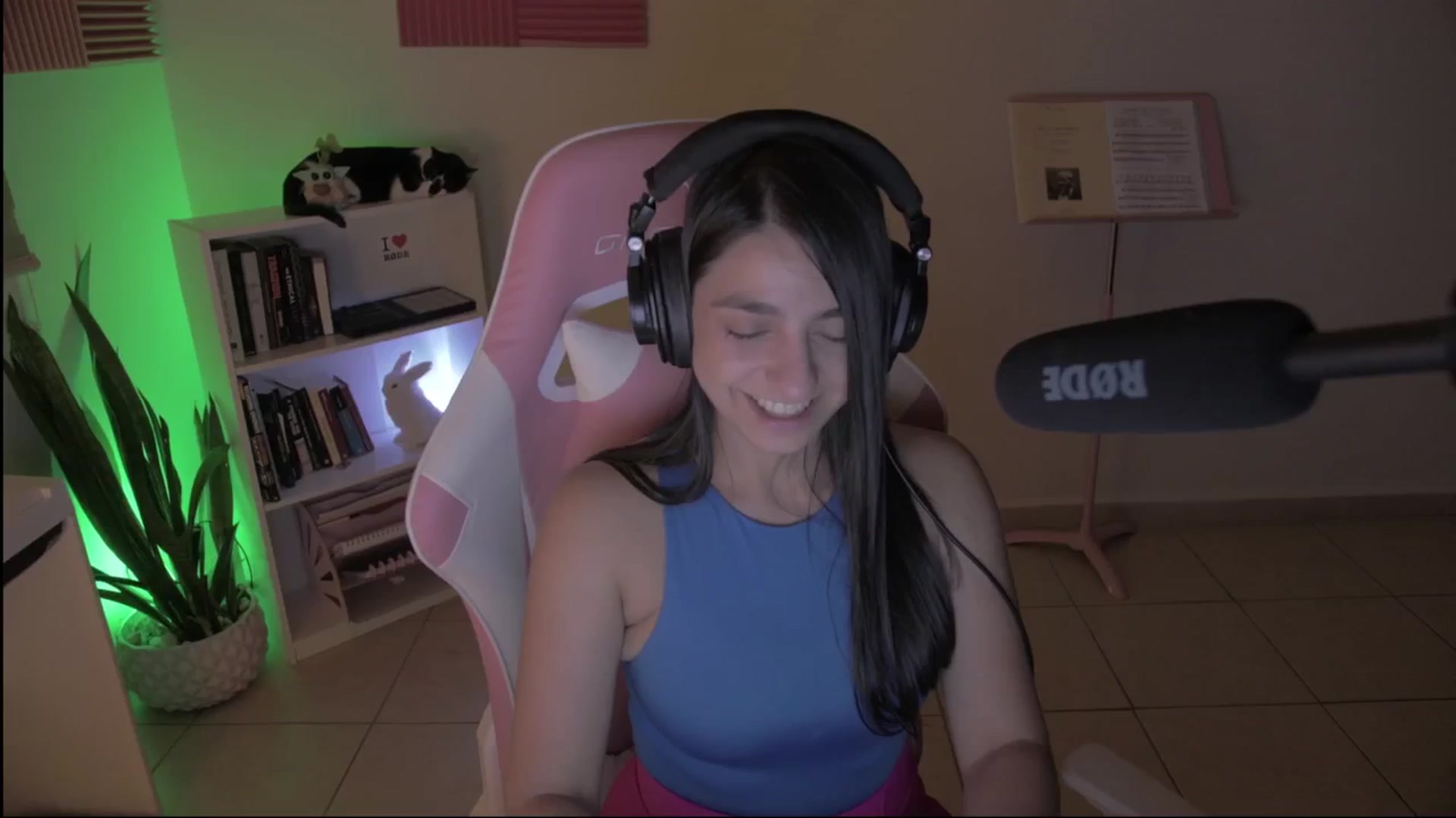 Gallery image thumbnail from anarossanna's myfreecams stream on, 09/25/2024, 04:08 image 7 of 20
