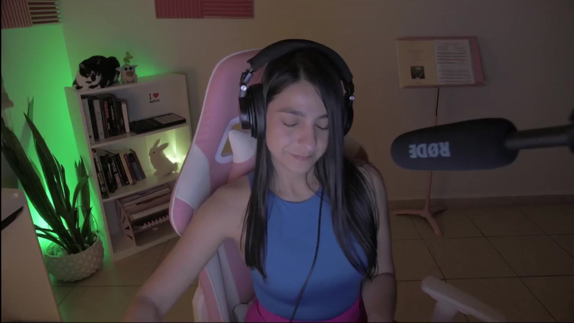 Gallery image thumbnail from anarossanna's myfreecams stream on, 09/25/2024, 04:08 image 1 of 20