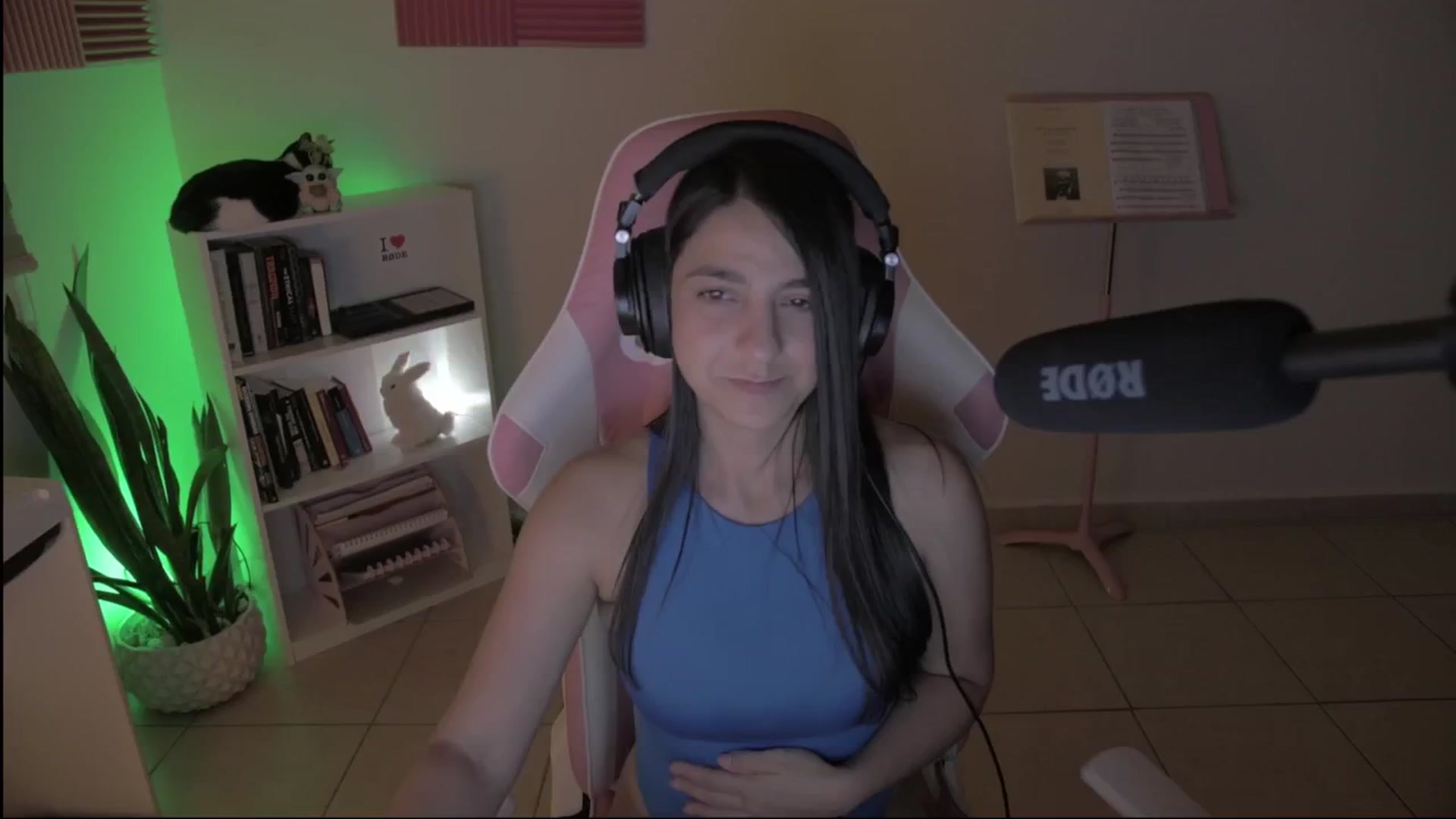 Gallery image thumbnail from anarossanna's myfreecams stream on, 09/25/2024, 04:08 image 9 of 20