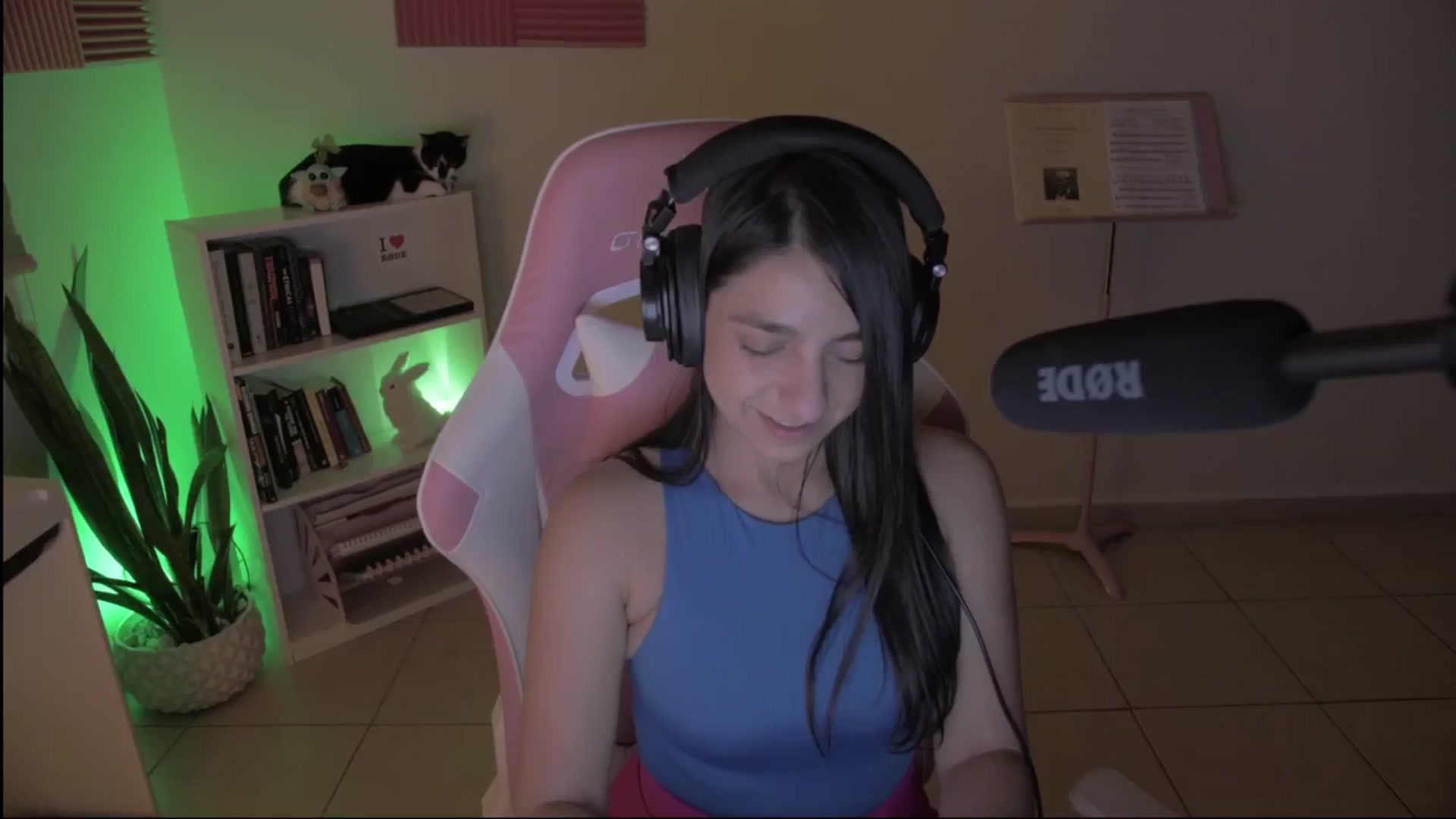 Gallery image thumbnail from anarossanna's myfreecams stream on, 09/25/2024, 04:08 image 6 of 20