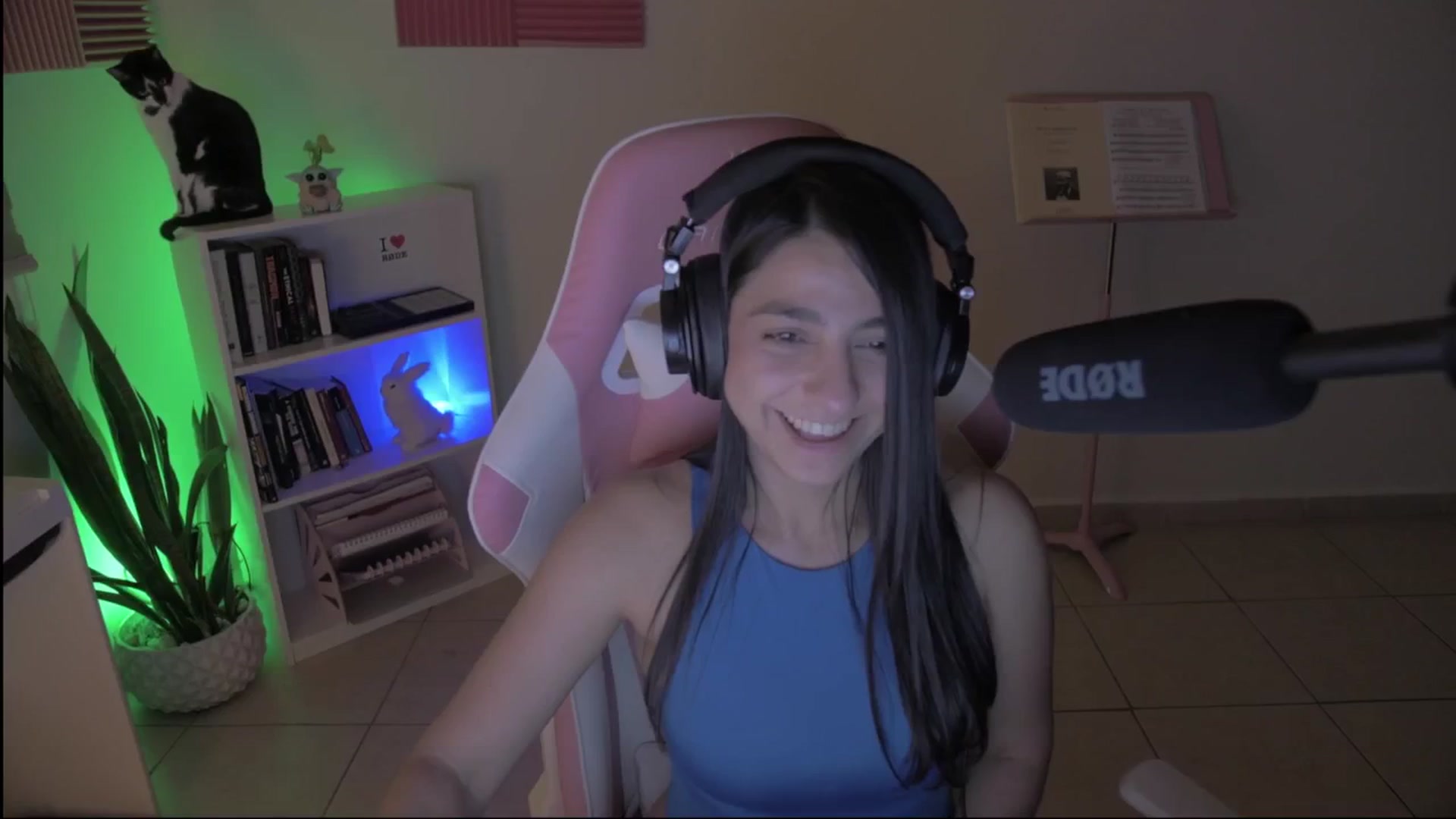 Gallery image thumbnail from anarossanna's myfreecams stream on, 09/25/2024, 04:08 image 10 of 20